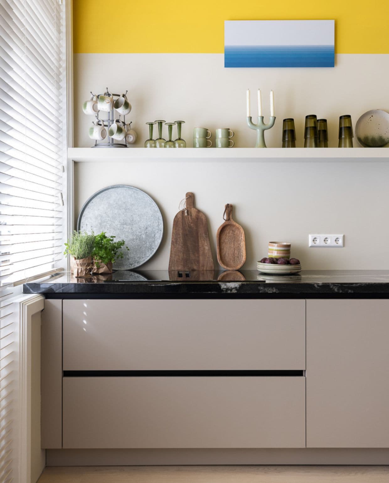 Weer verliefd op je huis aflevering 3 seizoen 21 2024, Marianne in Scheveningen, keuken Weer verliefd op je huis aflevering 3 seizoen 21 2024 | styling Marianne Luning | fotografie Margriet Hoekstra