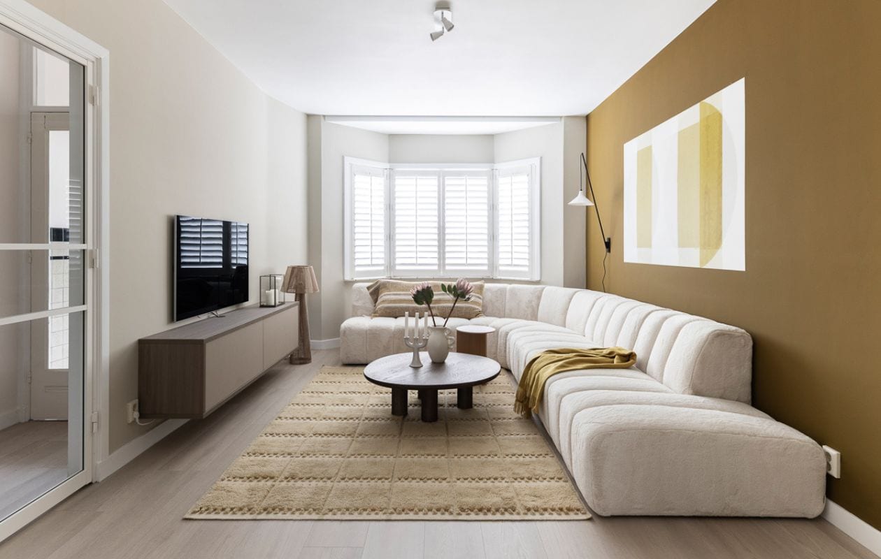 Weer verliefd op je huis aflevering 3 seizoen 21 2024, Marianne in Scheveningen, zitkamer Weer verliefd op je huis aflevering 3 seizoen 21 2024 | styling Marianne Luning | fotografie Margriet Hoekstra