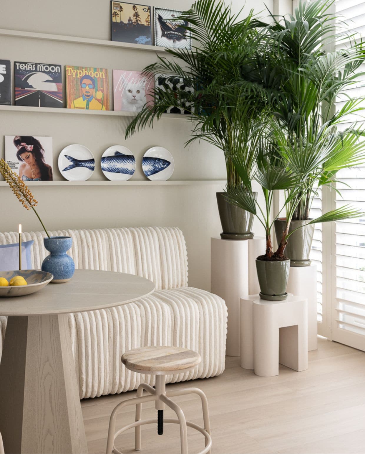 Weer verliefd op je huis aflevering 3 seizoen 21 2024, Marianne in Scheveningen, eethoek Weer verliefd op je huis aflevering 3 seizoen 21 2024 | styling Marianne Luning | fotografie Margriet Hoekstra