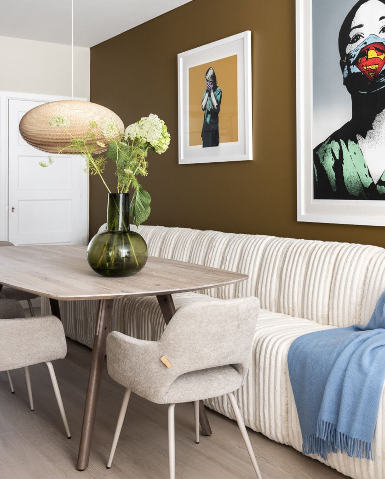 Weer verliefd op je huis aflevering 3 seizoen 21 2024, Marianne in Scheveningen, eetkamer Weer verliefd op je huis aflevering 3 seizoen 21 2024 | styling Marianne Luning | fotografie Margriet Hoekstra