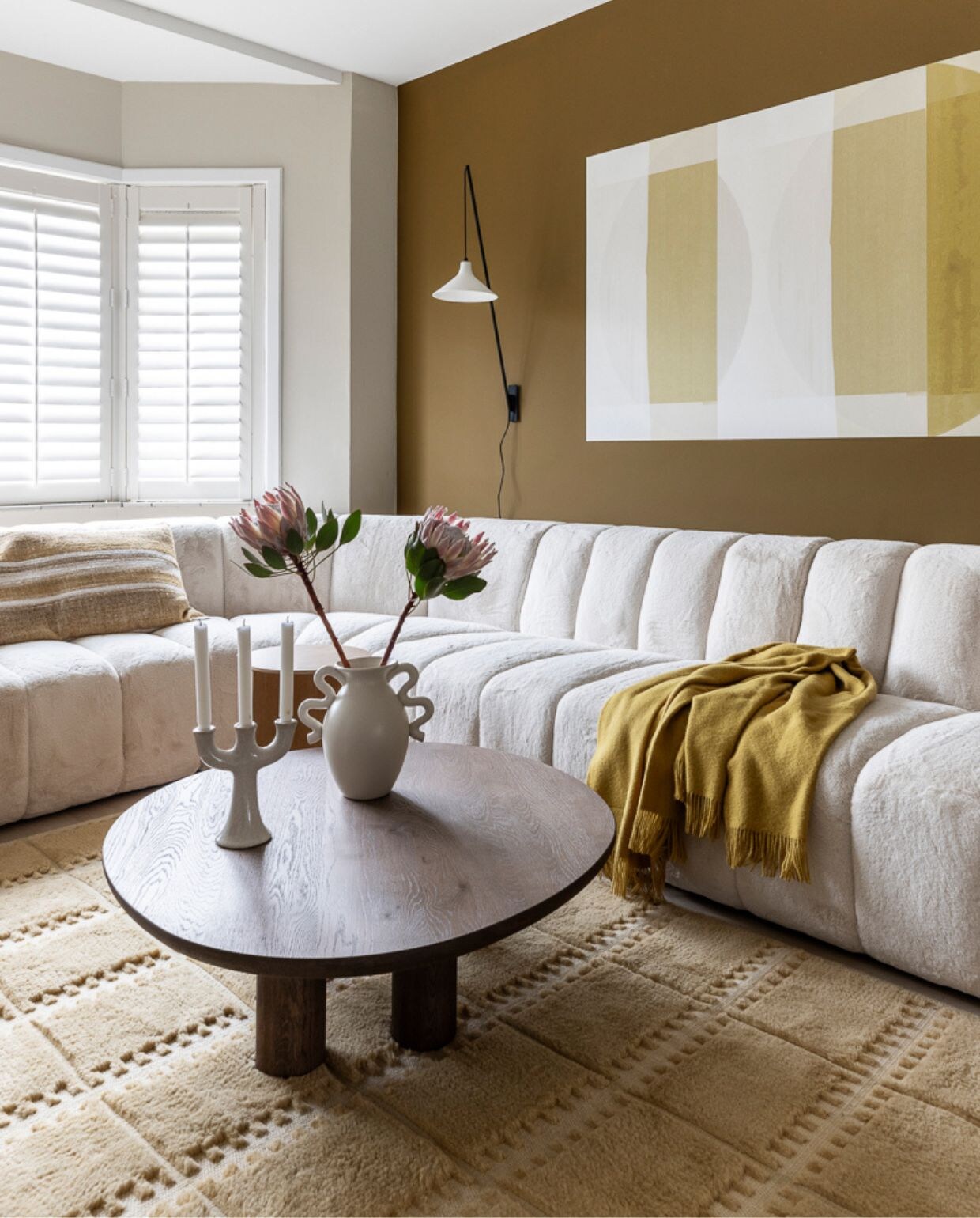 Weer verliefd op je huis aflevering 3 seizoen 21 2024, Marianne in Scheveningen, zithoek Weer verliefd op je huis aflevering 3 seizoen 21 2024 | styling Marianne Luning | fotografie Margriet Hoekstra