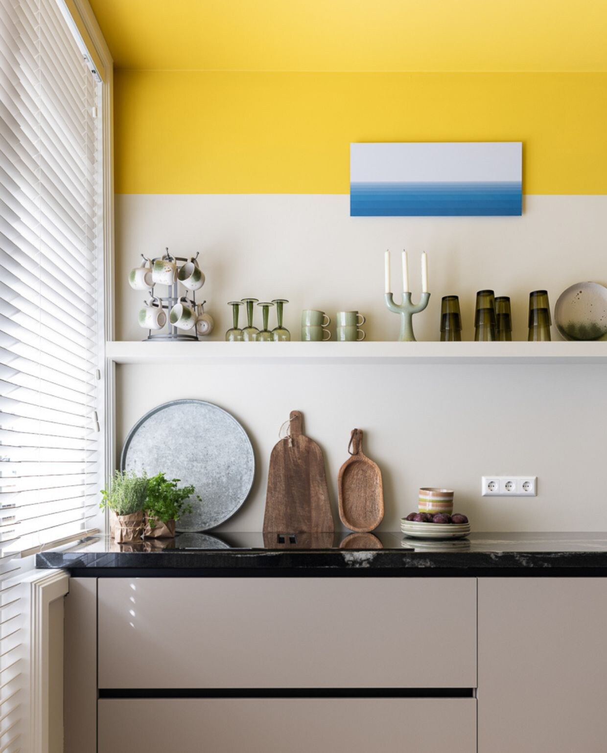 Weer verliefd op je huis aflevering 3 seizoen 21 2024, Marianne in Scheveningen, keuken Weer verliefd op je huis aflevering 3 seizoen 21 2024 | styling Marianne Luning | fotografie Margriet Hoekstra