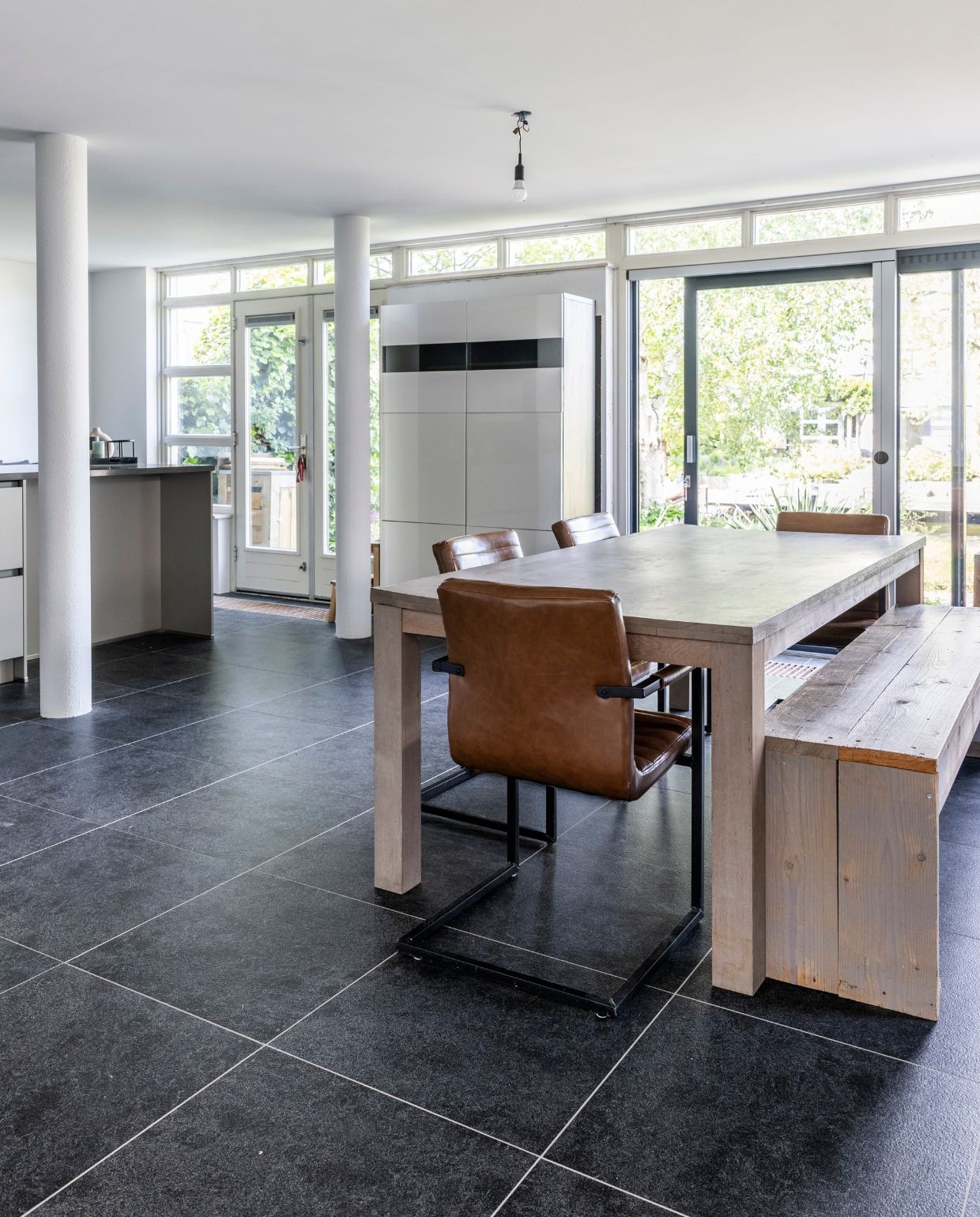 Weer verliefd op je huis aflevering 5 seizoen 21 2024, Fietje in Almere, oude eethoek Weer verliefd op je huis aflevering 5 seizoen 21 2024 | styling Fietje Bruijn | fotografie Margriet Hoekstra