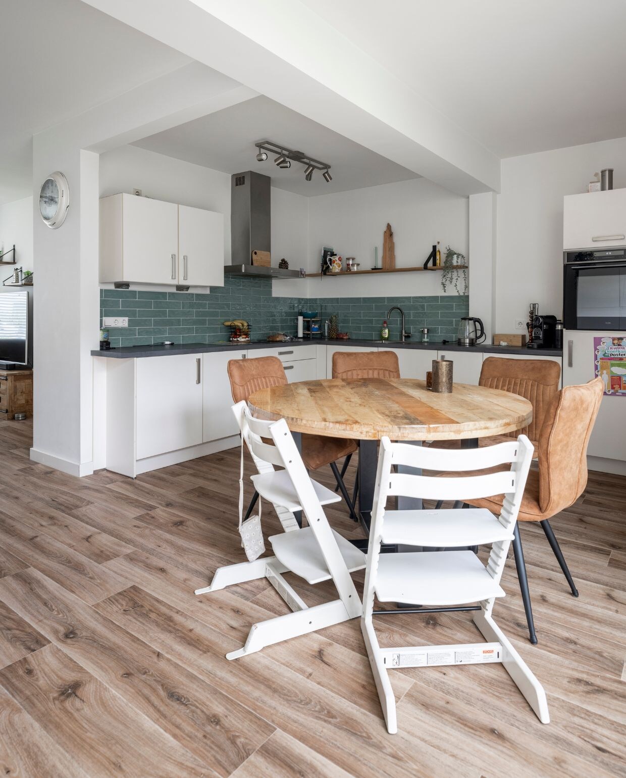 Weer verliefd op je huis aflevering 6 seizoen 21 | styling Eva van de Ven, oude eethoek Weer verliefd op je huis aflevering 6 seizoen 21 | styling Eva van de Ven | fotografie Margriet Hoekstra