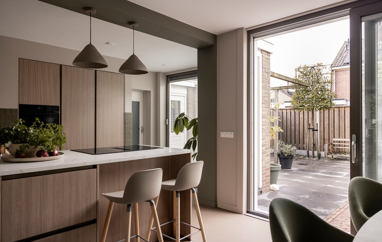 de woonkamer en tuin met elkaar verbinden zo pak je dat aan