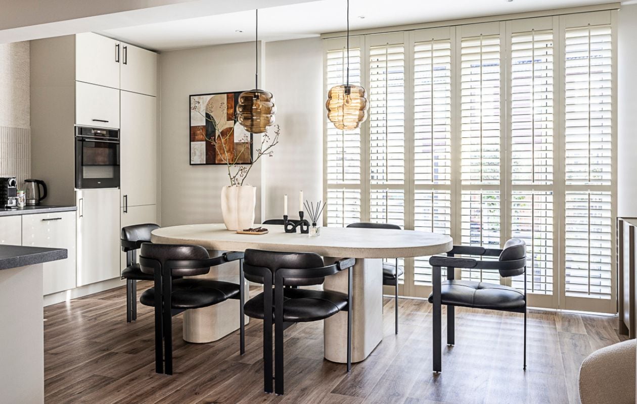 Weer verliefd op je huis aflevering 6 seizoen 21 2024, Eva in Amersfoort, eethoek Weer verliefd op je huis aflevering 6 seizoen 21 2024 | styling Eva van de Ven | fotografie Margriet Hoekstra
