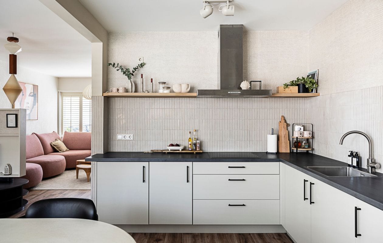 Weer verliefd op je huis aflevering 6 seizoen 21 2024, Eva in Amersfoort, keuken Weer verliefd op je huis aflevering 6 seizoen 21 2024 | styling Eva van de Ven | fotografie Margriet Hoekstra