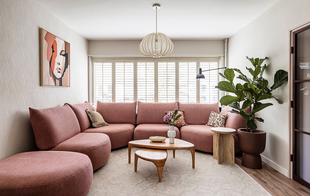 Weer verliefd op je huis aflevering 6 seizoen 21 2024, Eva in Amersfoort, zitkamer Weer verliefd op je huis aflevering 6 seizoen 21 2024 | styling Eva van de Ven | fotografie Margriet Hoekstra