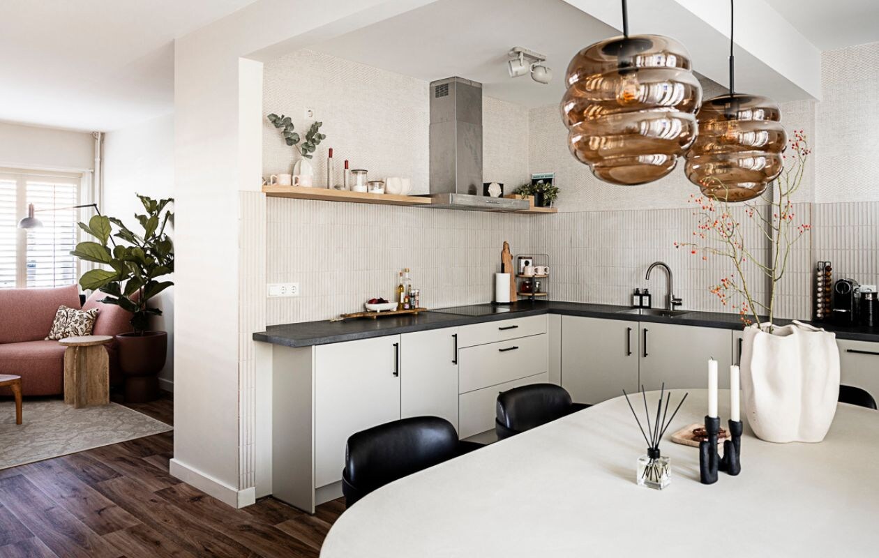 Weer verliefd op je huis aflevering 6 seizoen 21 2024, Eva in Amersfoort, keuken Weer verliefd op je huis aflevering 6 seizoen 21 2024 | styling Eva van de Ven | fotografie Margriet Hoekstra