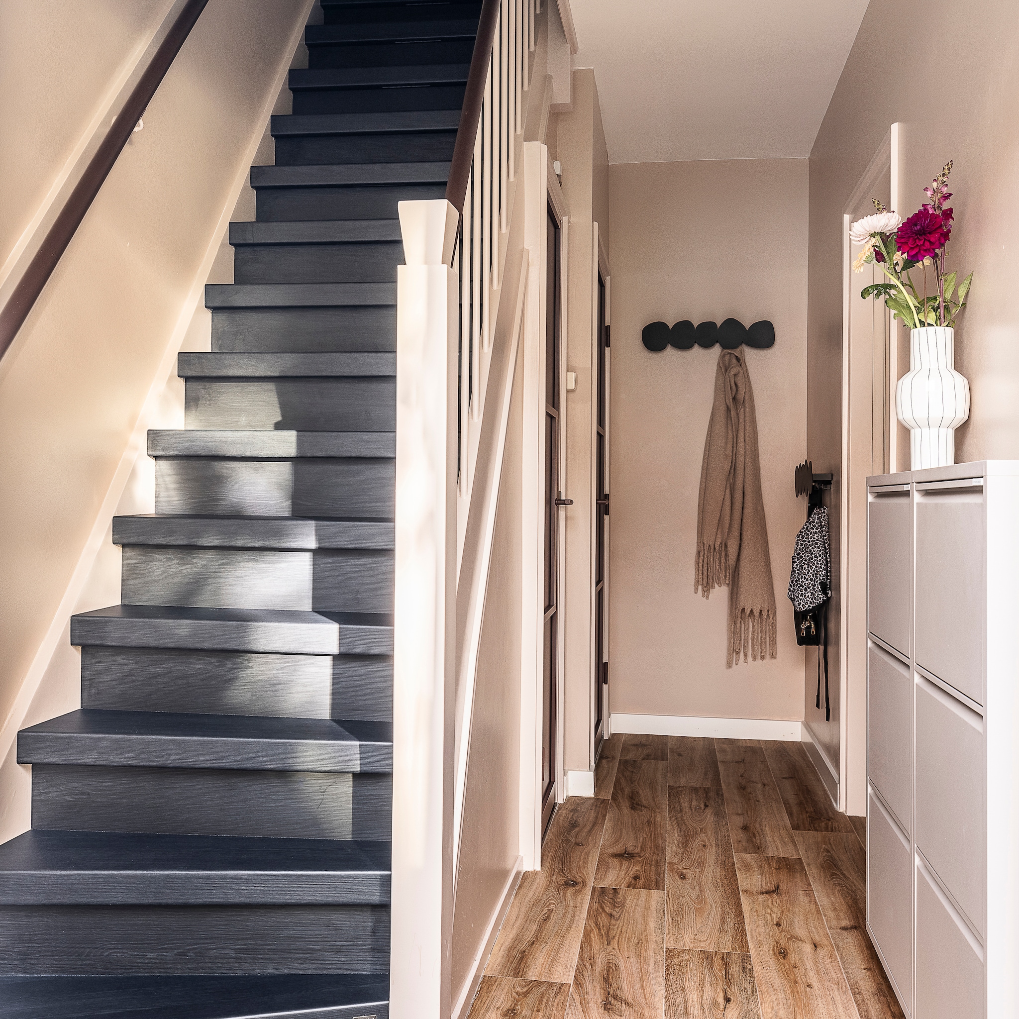 zelf de trap zwart verven stappenplan