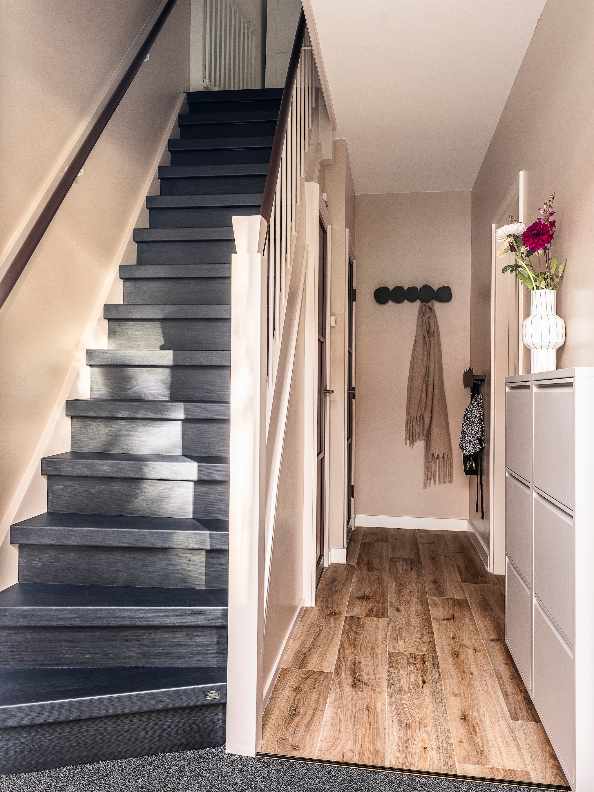 zelf de trap zwart verven stappenplan