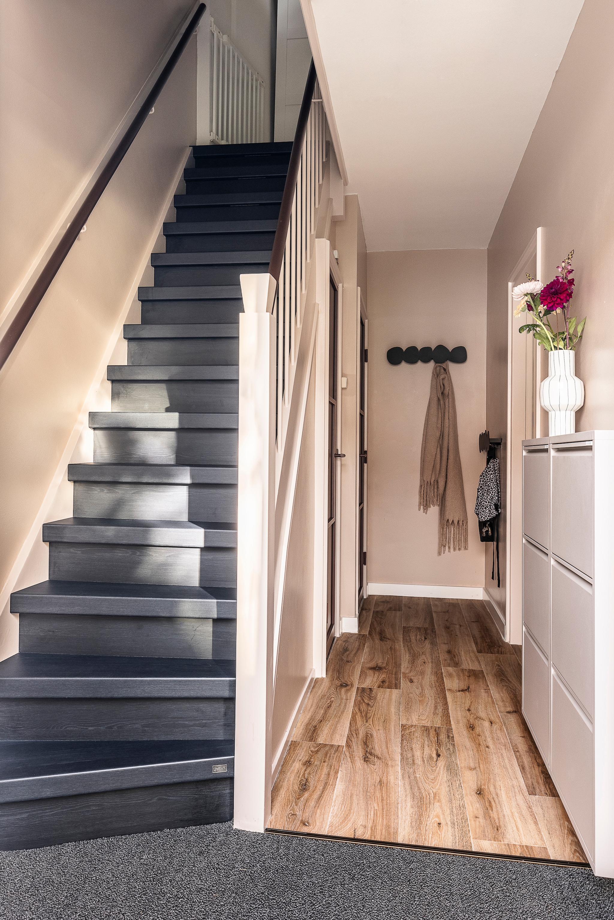 zelf de trap zwart verven stappenplan