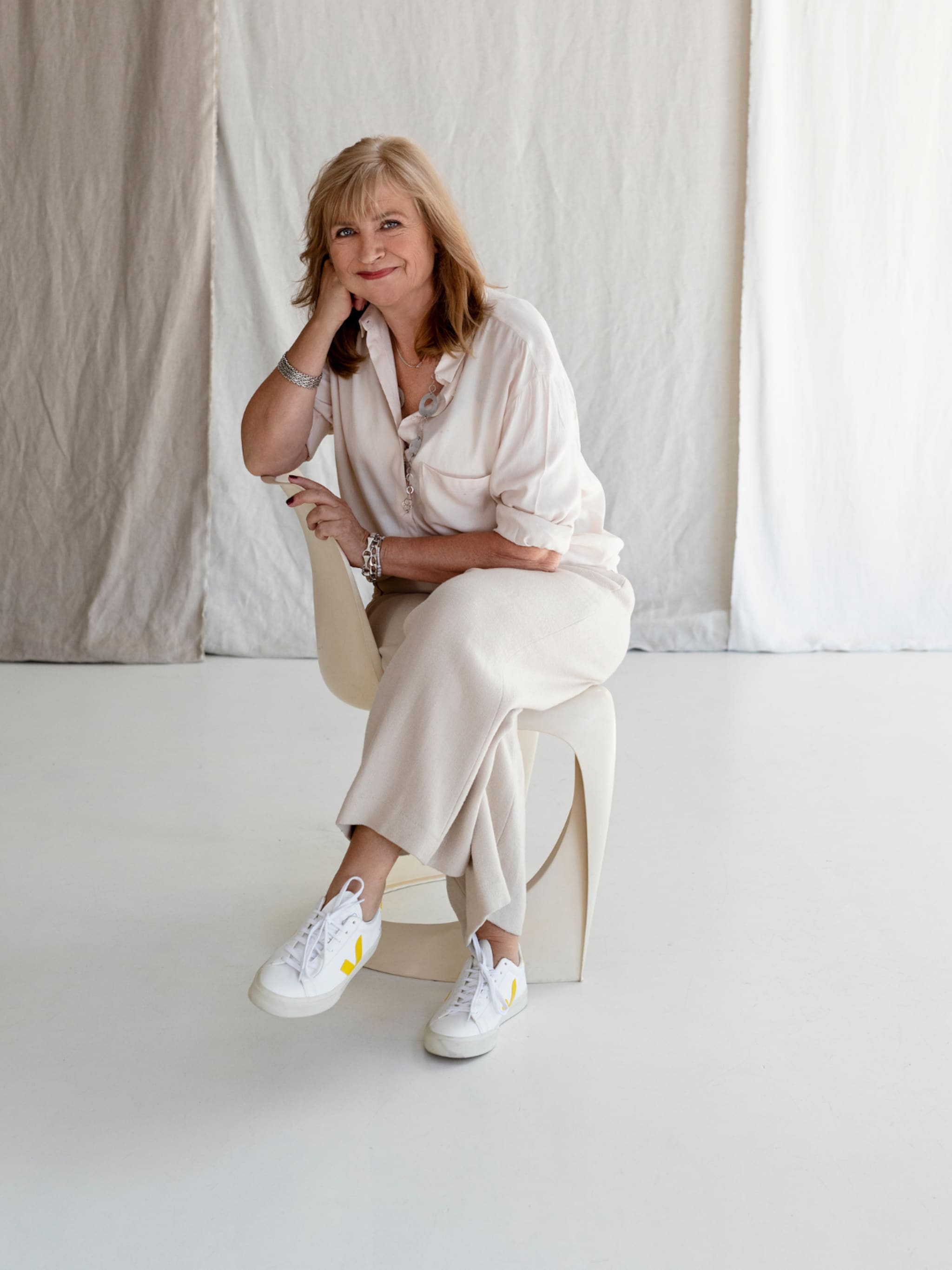 sneak peek stylist fietje brengt rust met een sportieve knipoog in hoofddorp