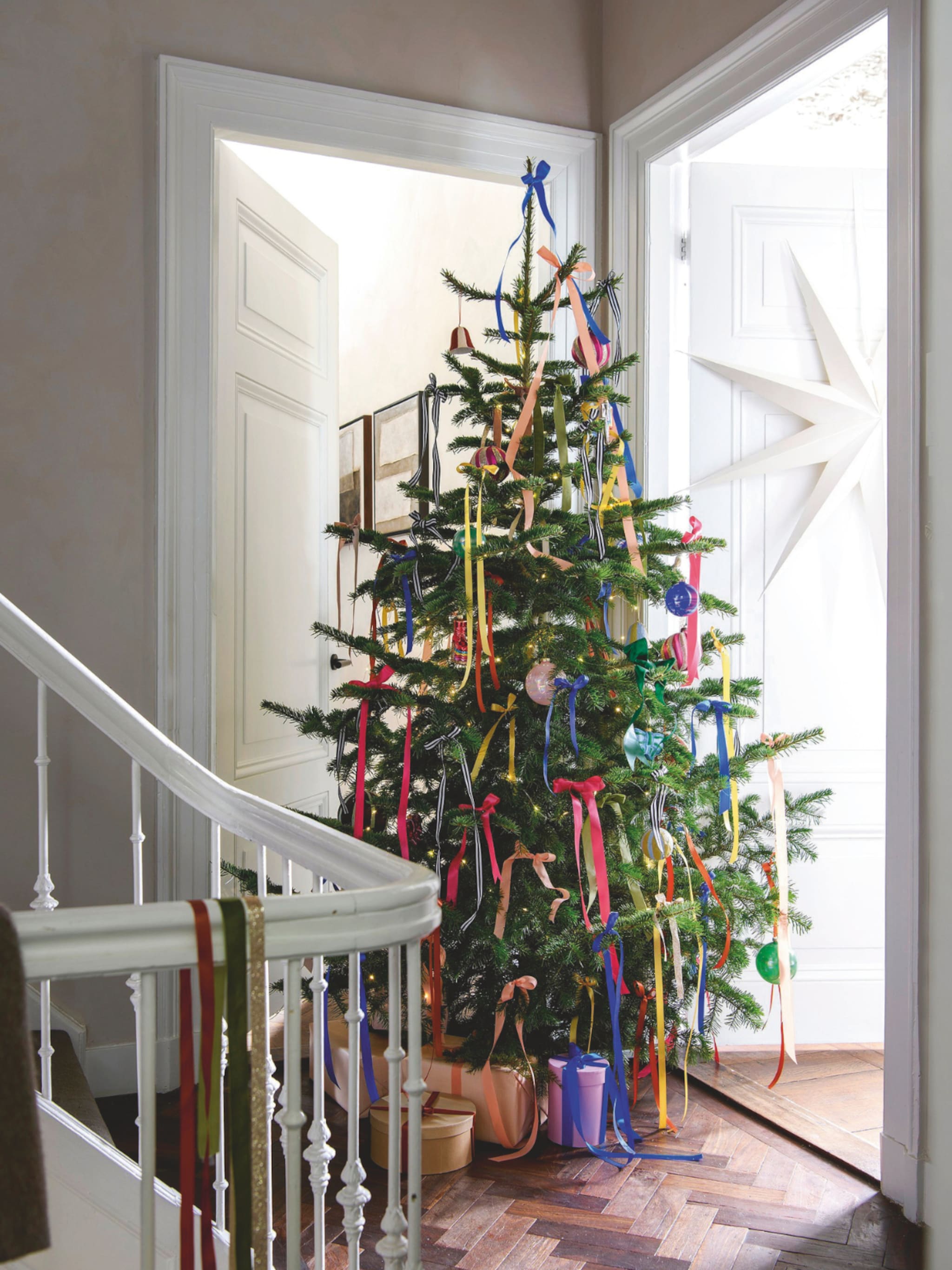 zo versier je de kerstboom budgetproof