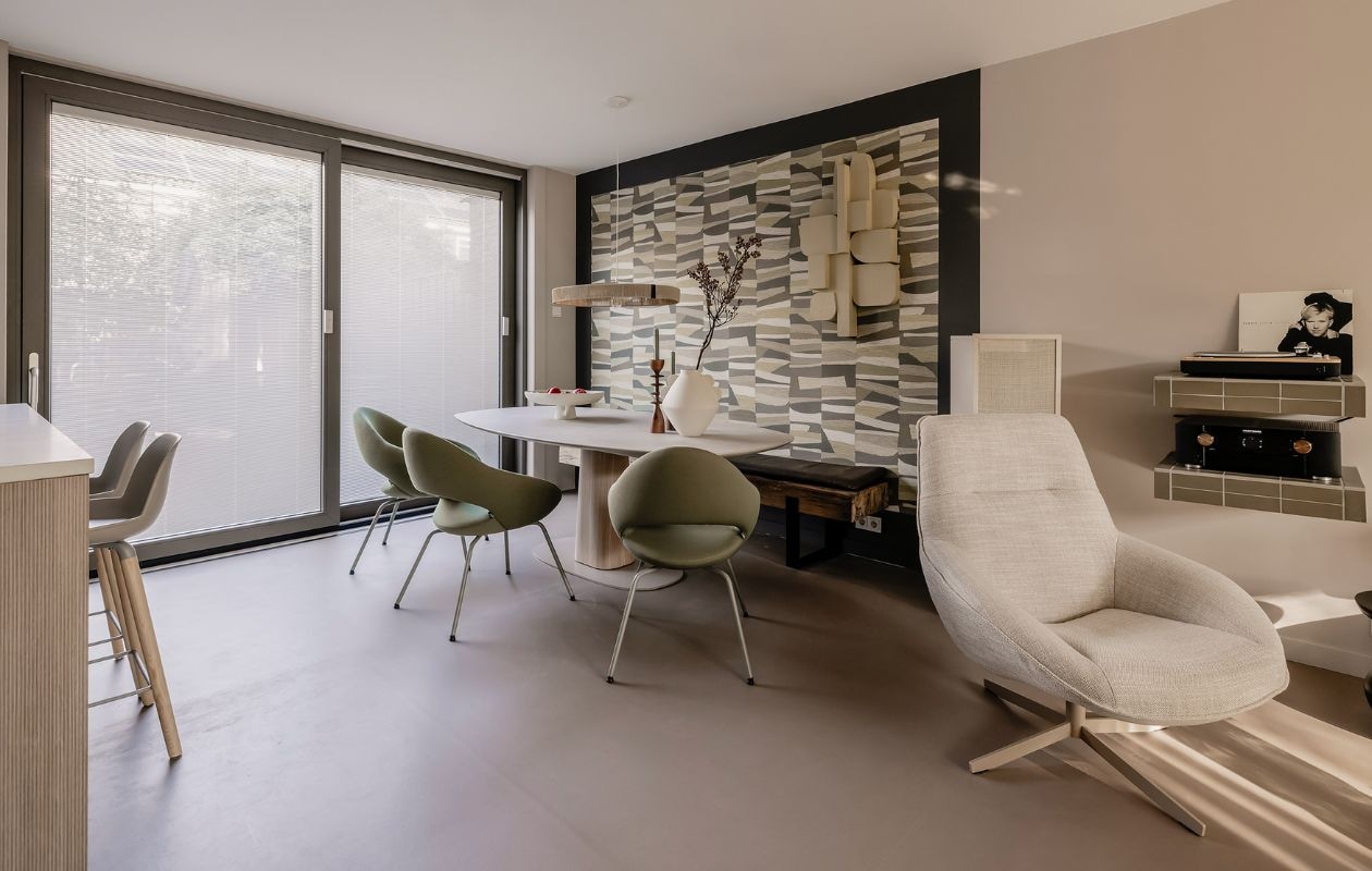 Weer verliefd op je huis aflevering 8 seizoen 21 2024, Fietje in De Meern, eethoek Weer verliefd op je huis aflevering 8 seizoen 21 2024 | styling Fietje Bruijn | fotografie Sonja Velda