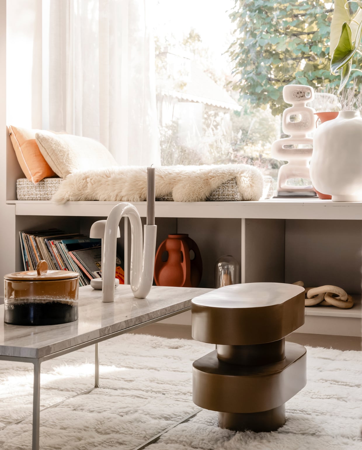 Weer verliefd op je huis aflevering 8 seizoen 21 2024, Fietje in De Meern, zitje vensterbank Weer verliefd op je huis aflevering 8 seizoen 21 2024 | styling Fietje Bruijn | fotografie Sonja Velda