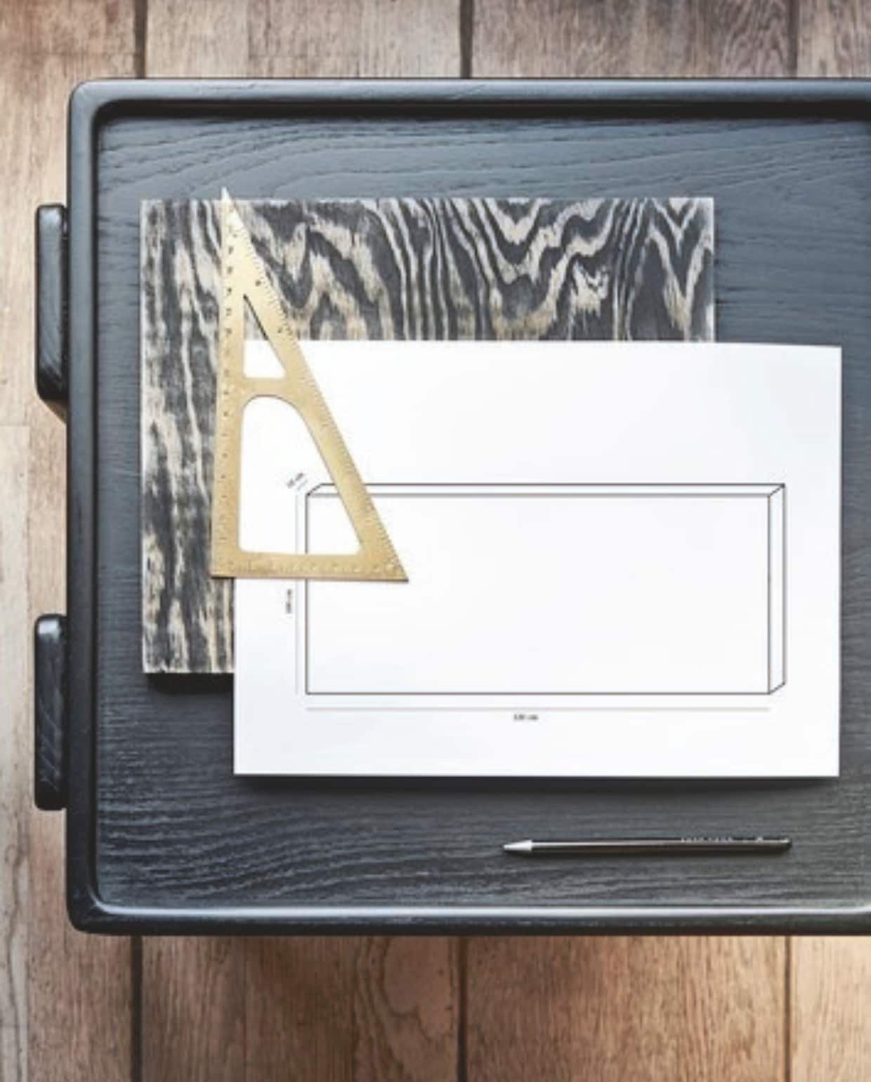 Tekening voor een hoofdbord van 200x10x100 cm (bxdxh). vtwonen special DIY 09 | styling en uitvoering Sanne Ketelaar | fotografie Sjoerd Eickmans