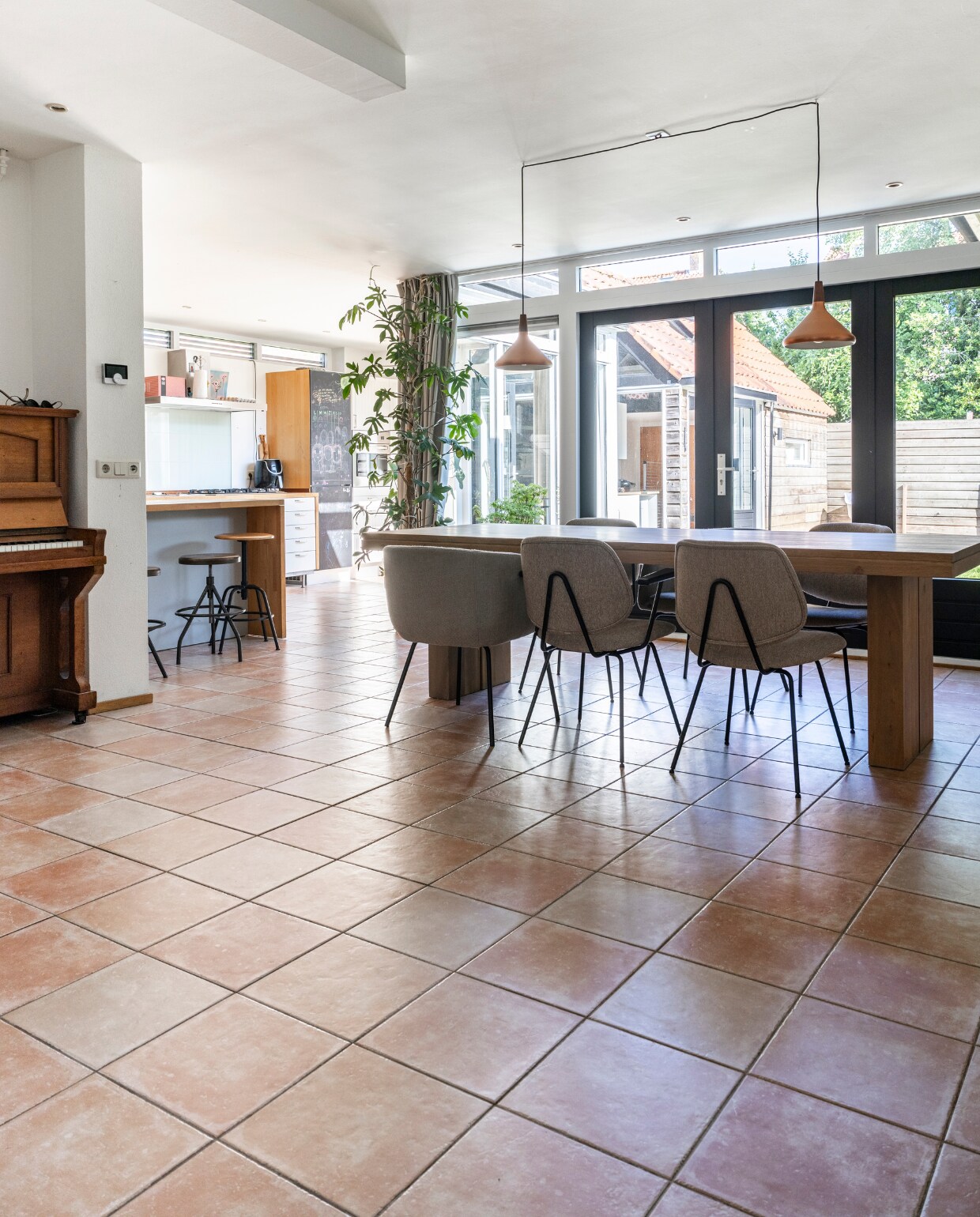 Weer verliefd op je huis aflevering 10 seizoen 21 2024, Kelly in Hilversum Weer verliefd op je huis aflevering 10 seizoen 21 2024 | styling Kelly van Gendt | fotografie Sonja Velda