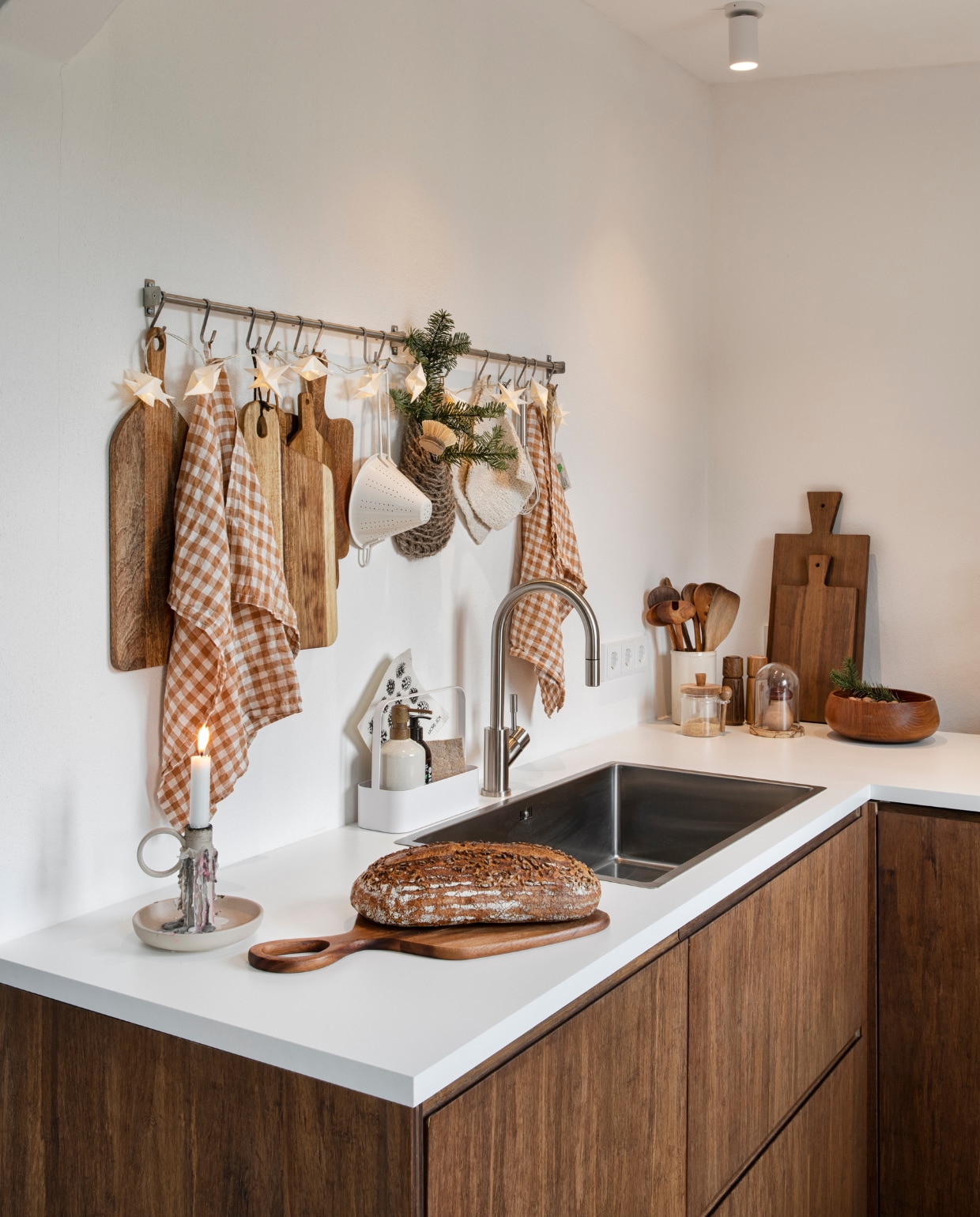 Keuken maatwerk. Keukenfronten Ask og Eng. vtwonen 12-2024 | styling Miriam Hannemann | fotografie André Reuter