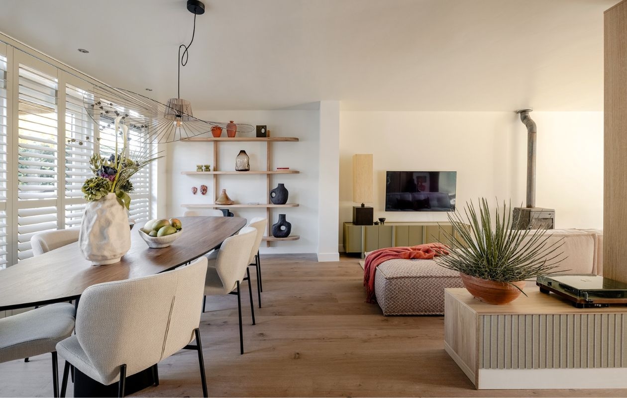 Weer verliefd op je huis aflevering 10 seizoen 21 2024, Kelly in Hilversum Weer verliefd op je huis aflevering 10 seizoen 21 2024 | styling Kelly van Gendt | fotografie Sonja Velda