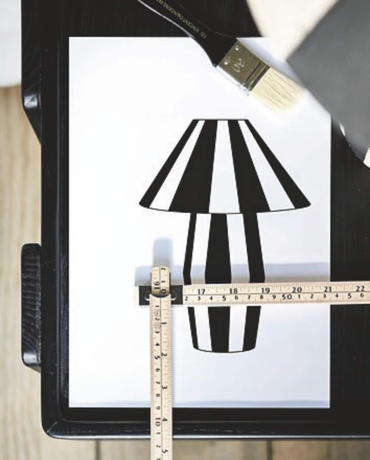 Tekening DIY lamp met streeppatroon. vtwonen special DIY 09 | styling en uitvoering Sanne Ketelaar | fotografie Sjoerd Eickmans