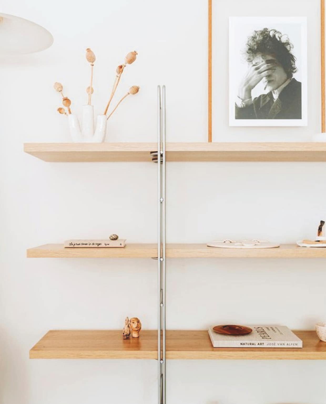 Vintage wandkast Enetri van Ikea. vtwonen binnenkijkspecial 12-2024 | fotografie Iris van Tricht