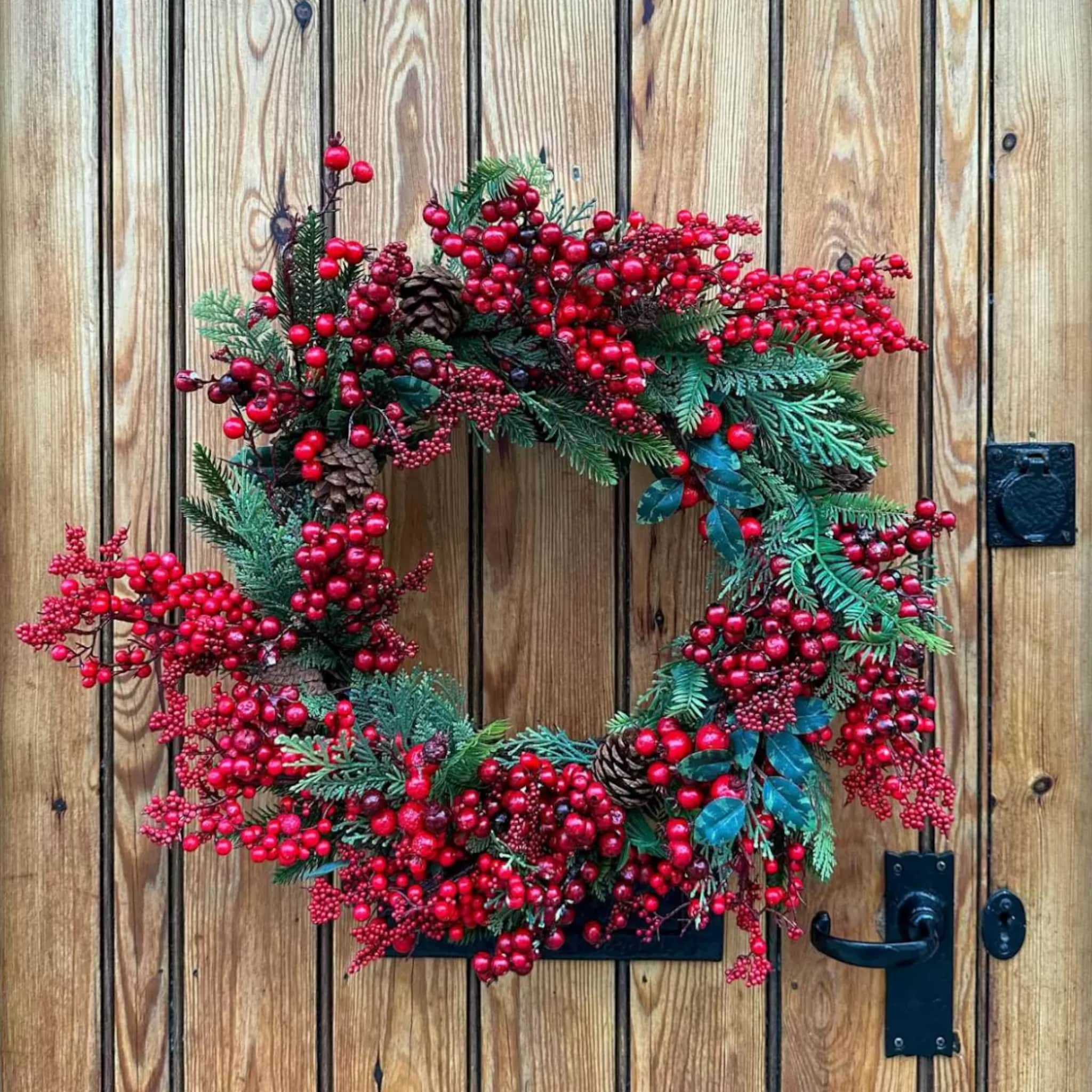 Kerstkrans aan de voordeur