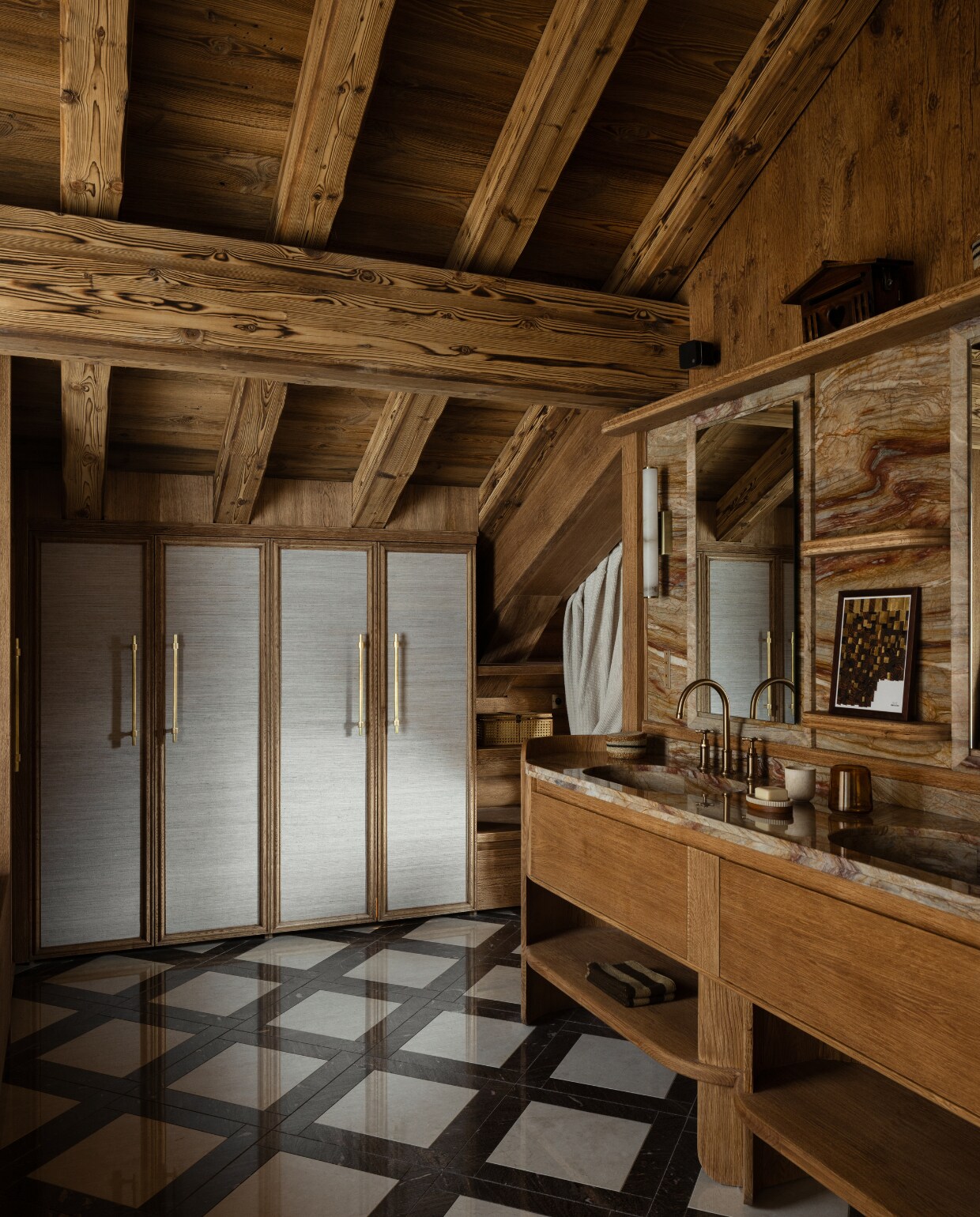 De tweede badkamer, ontworpen en op maat gemaakt door AS Interior Design. Geborsteld messing kranen van Axor. Wandlamp van NV Gallery. stijlvol wonen 08-2024 | Productie Living Inside | Fotografie Ramona Balaban