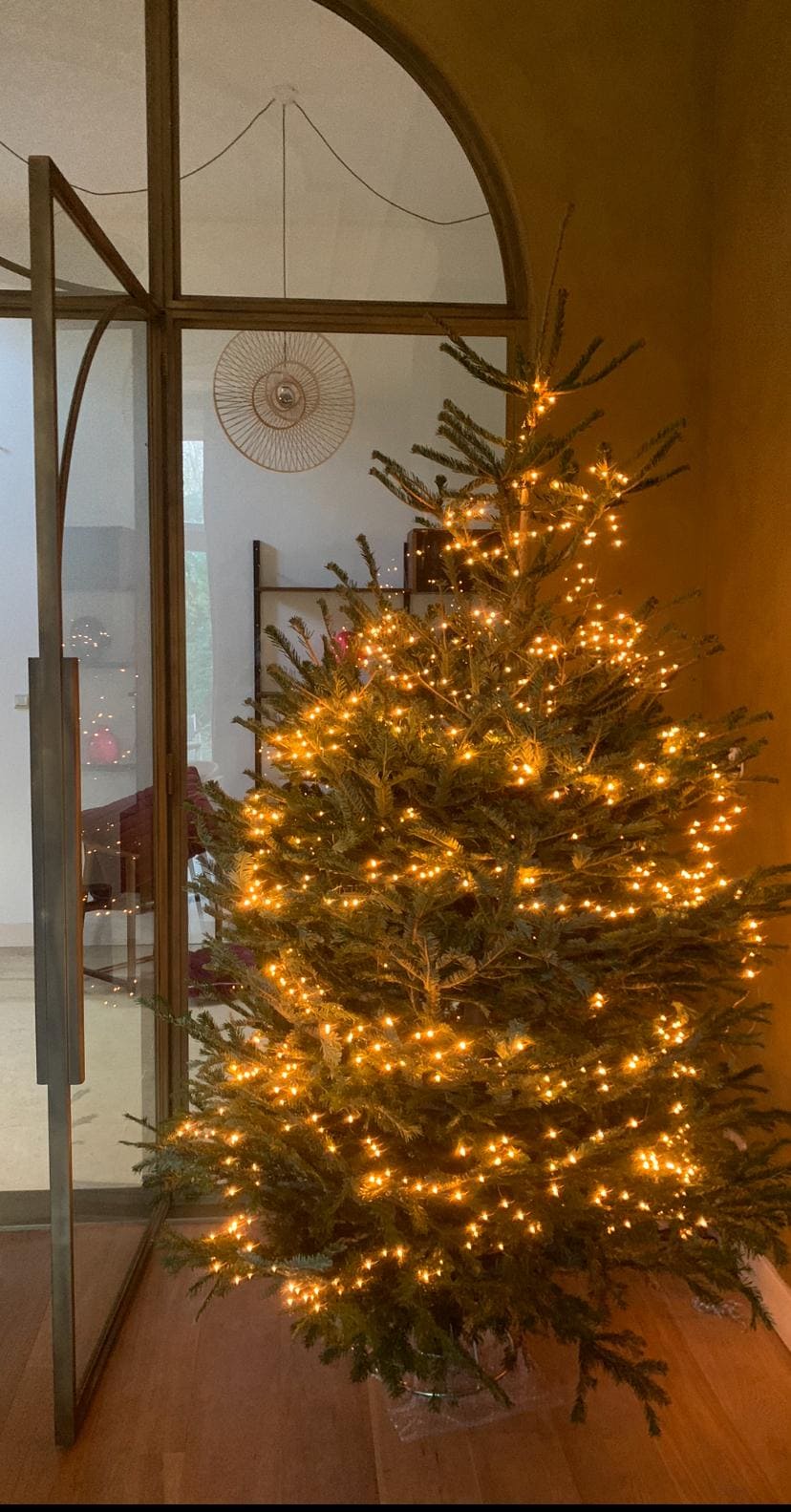 zo viert de vtwonen-redactie kerst: de kerstboom van Tanja Tanja Saarberg