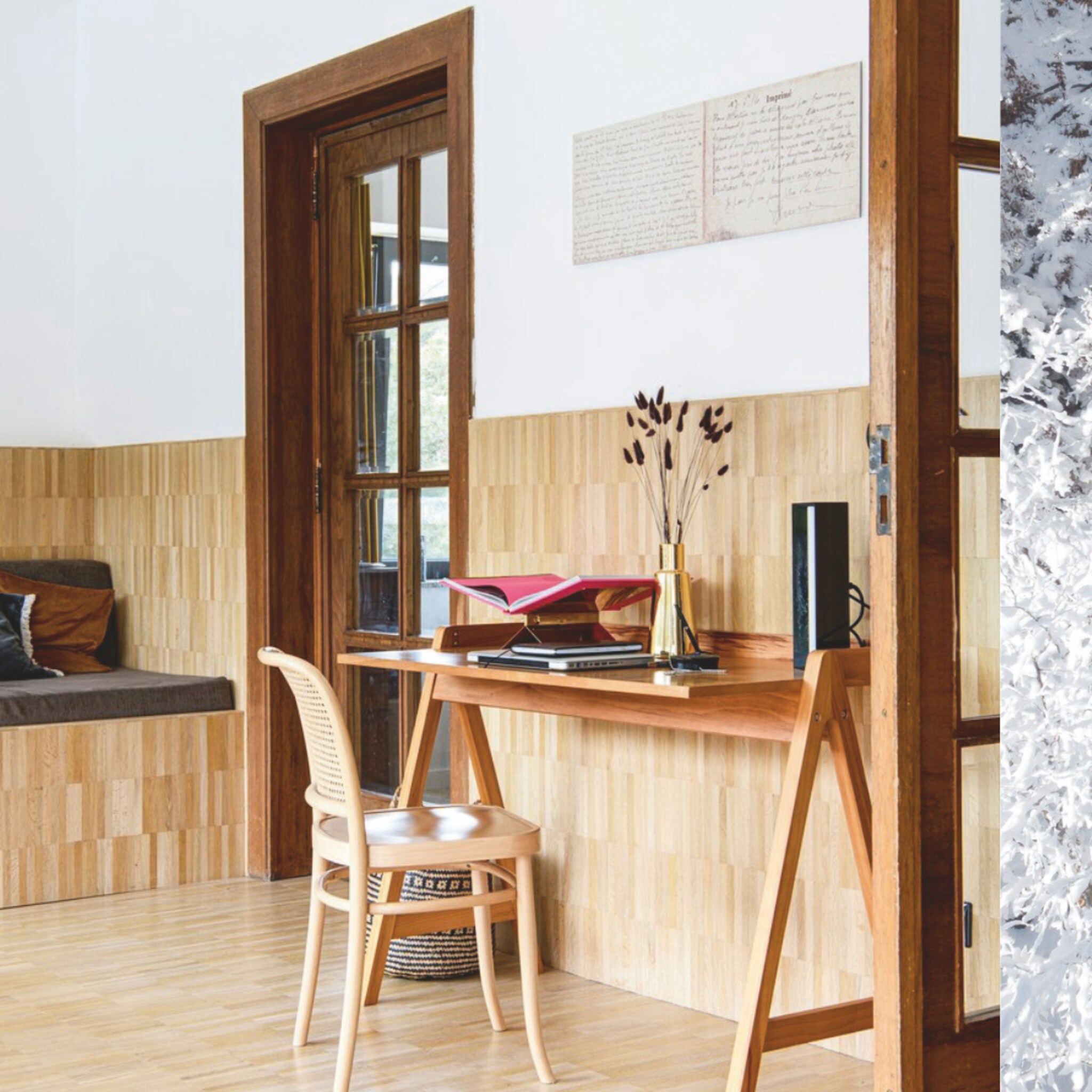 Studeerkamer met houten panelen