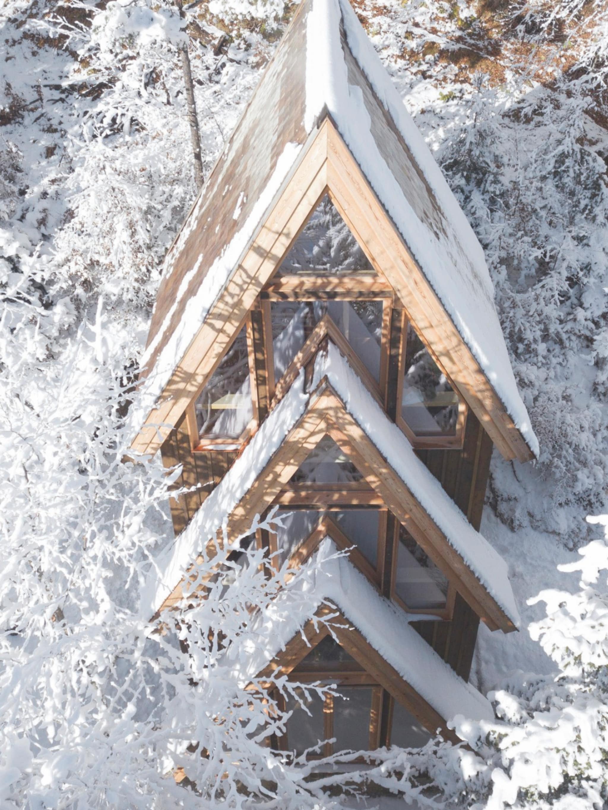 binnenkijken in een boomhut in italie