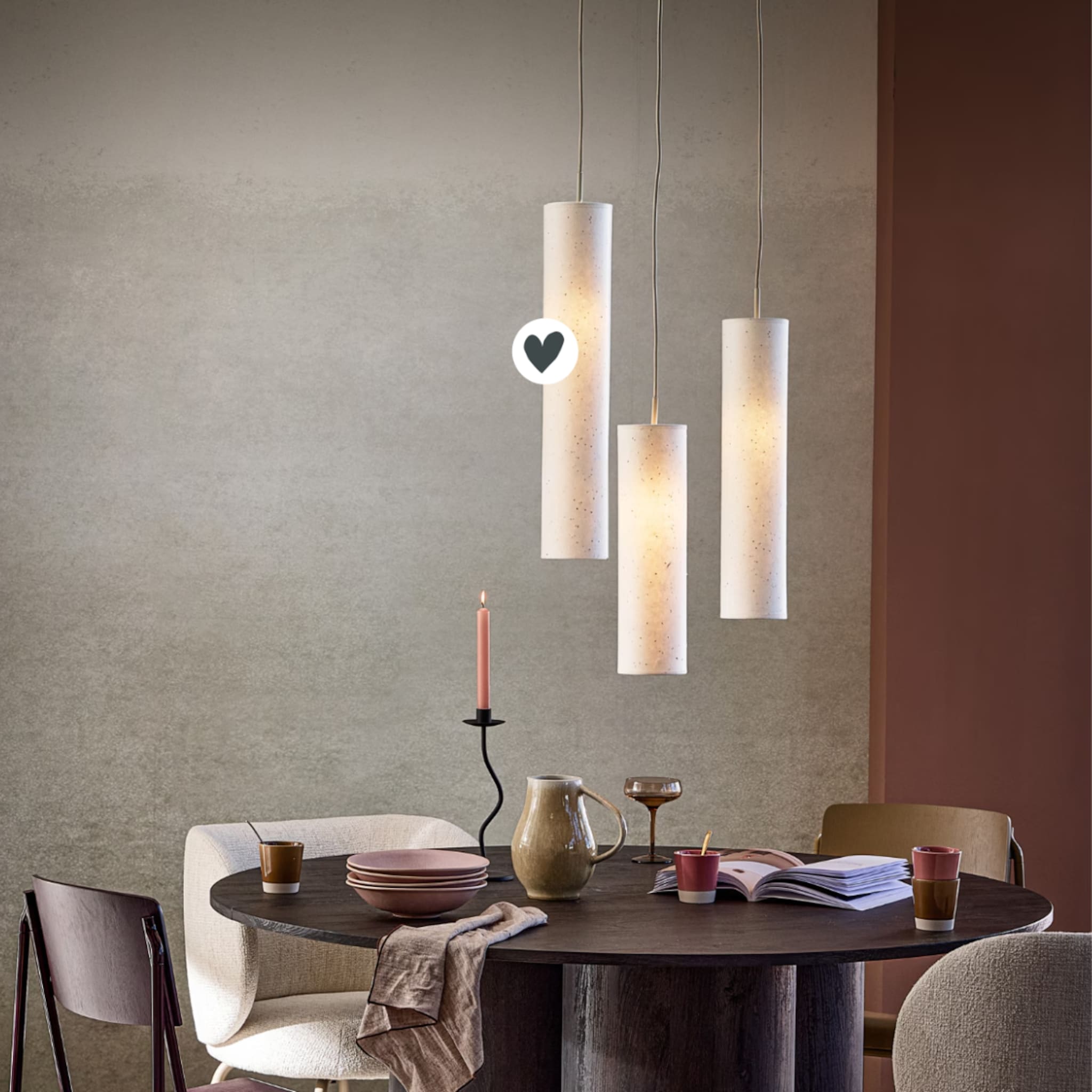 Eetkamer met vtwonen papieren hanglampen