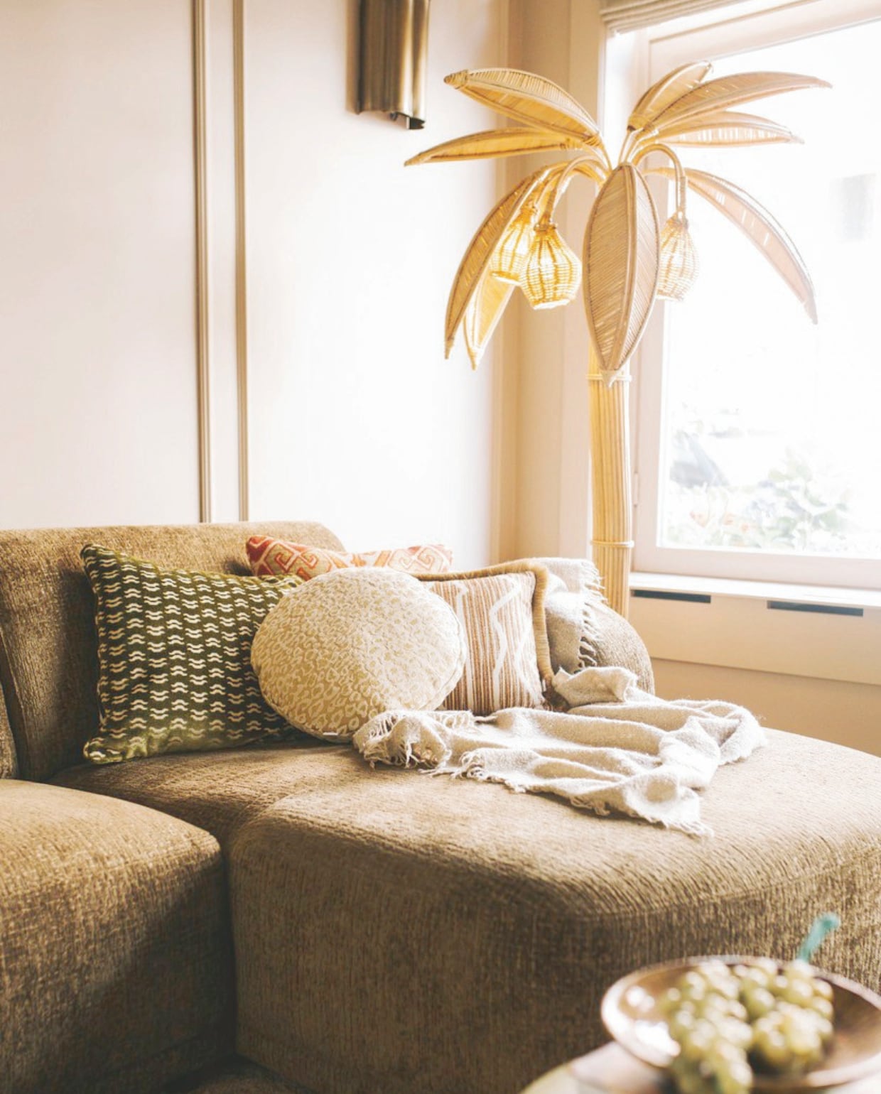 Vloerlamp en kussens Sophie Dirven Design. vtwonen binnenkijkspecial 11-2024 | fotografie merel visscher