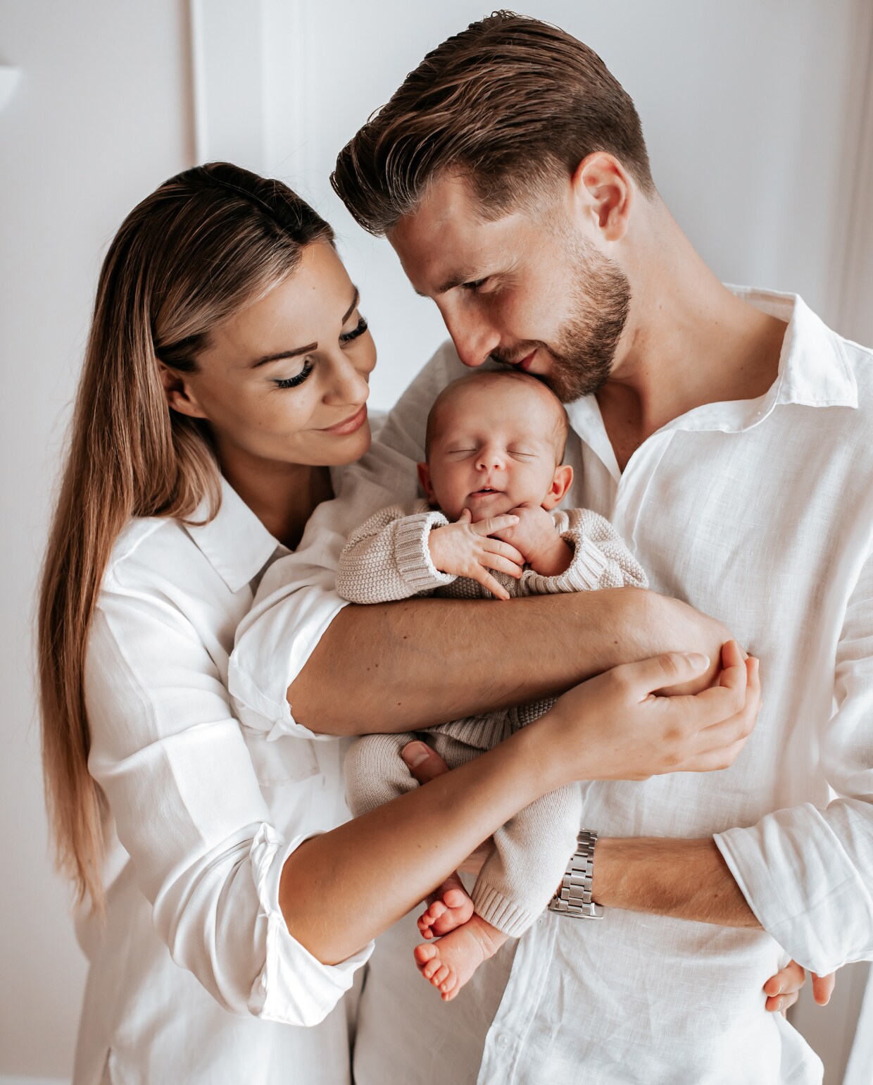 Laura, Leandro en baby Gustave Stijlvol wonen 01-2025 | fotografie Stefanie De Neve (portret), Tijs Vervecken
