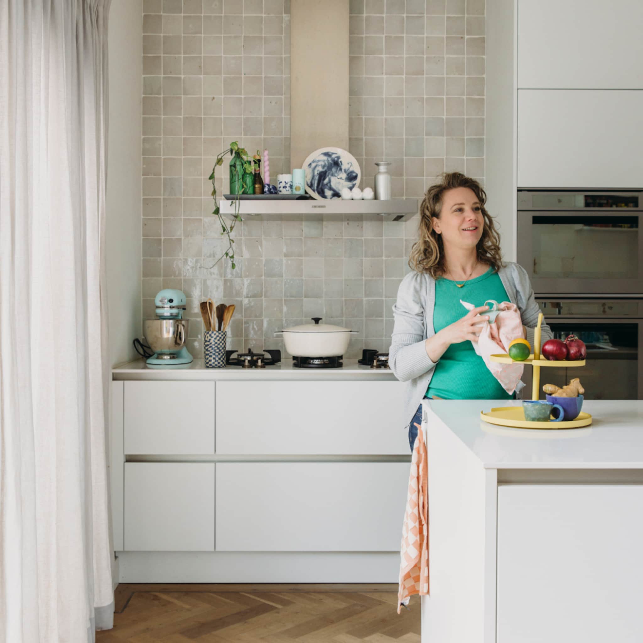 Moderne keuken met kleurrijke details