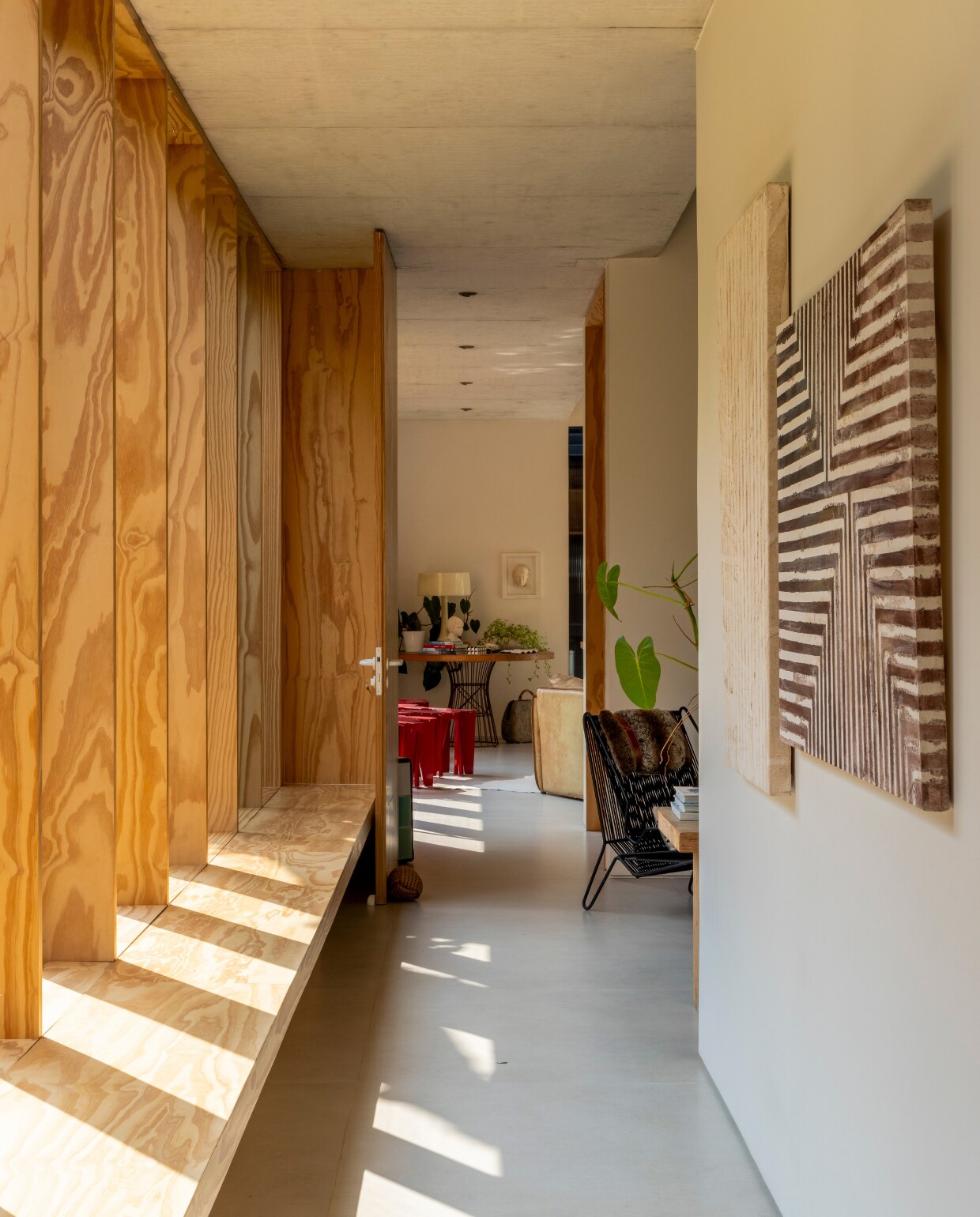Canvas beschilderd door Breno. vtwonen 01-2025 | styling Simone Raitzik | fotografie Andre Nazareth