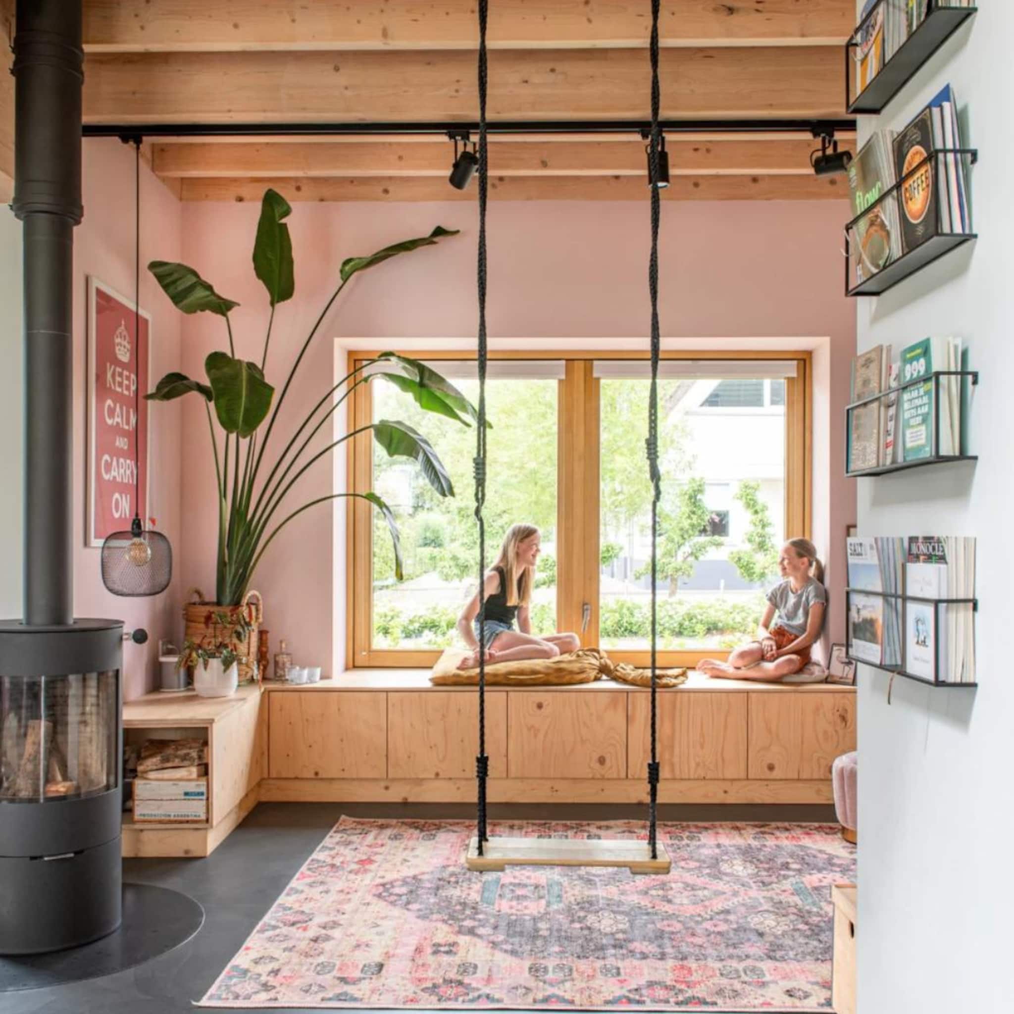 Woonkamer met schommel