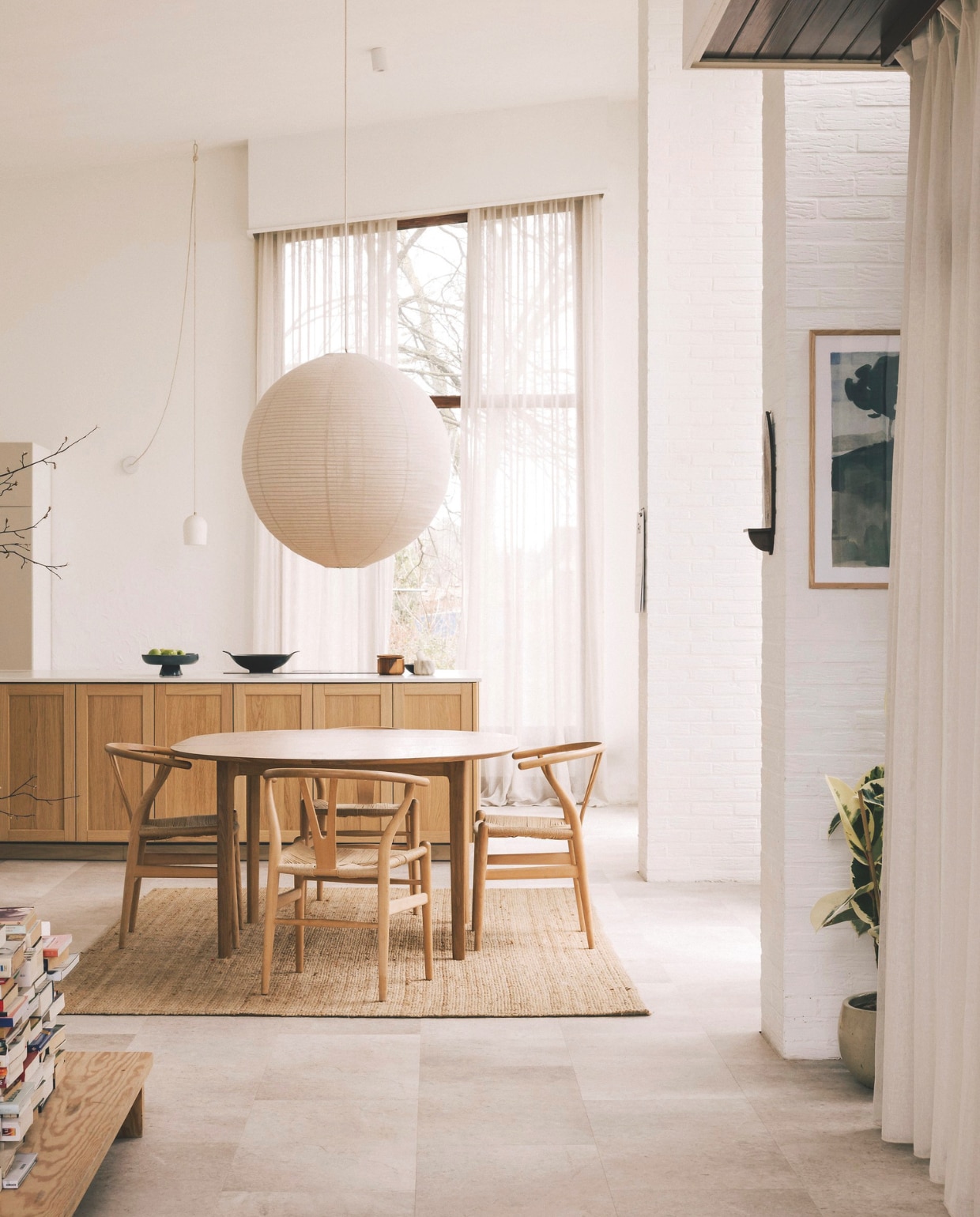 Dankzij de doordachte architectuur vangt het huis de hele dag zonlicht. Stijlvol wonen 02-2025 | fotografie Katoo Peetersv