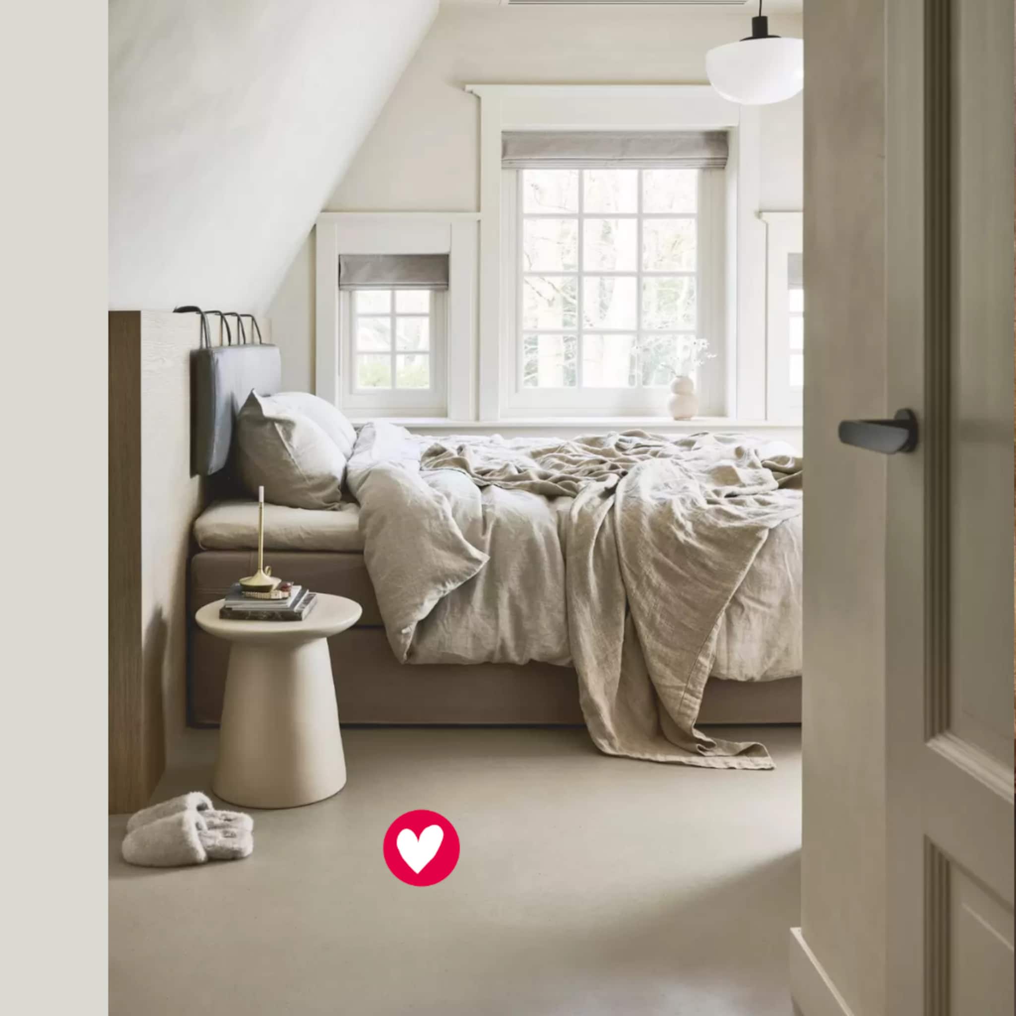 Slaapkamer met een vtwonen marmoleum-vloer