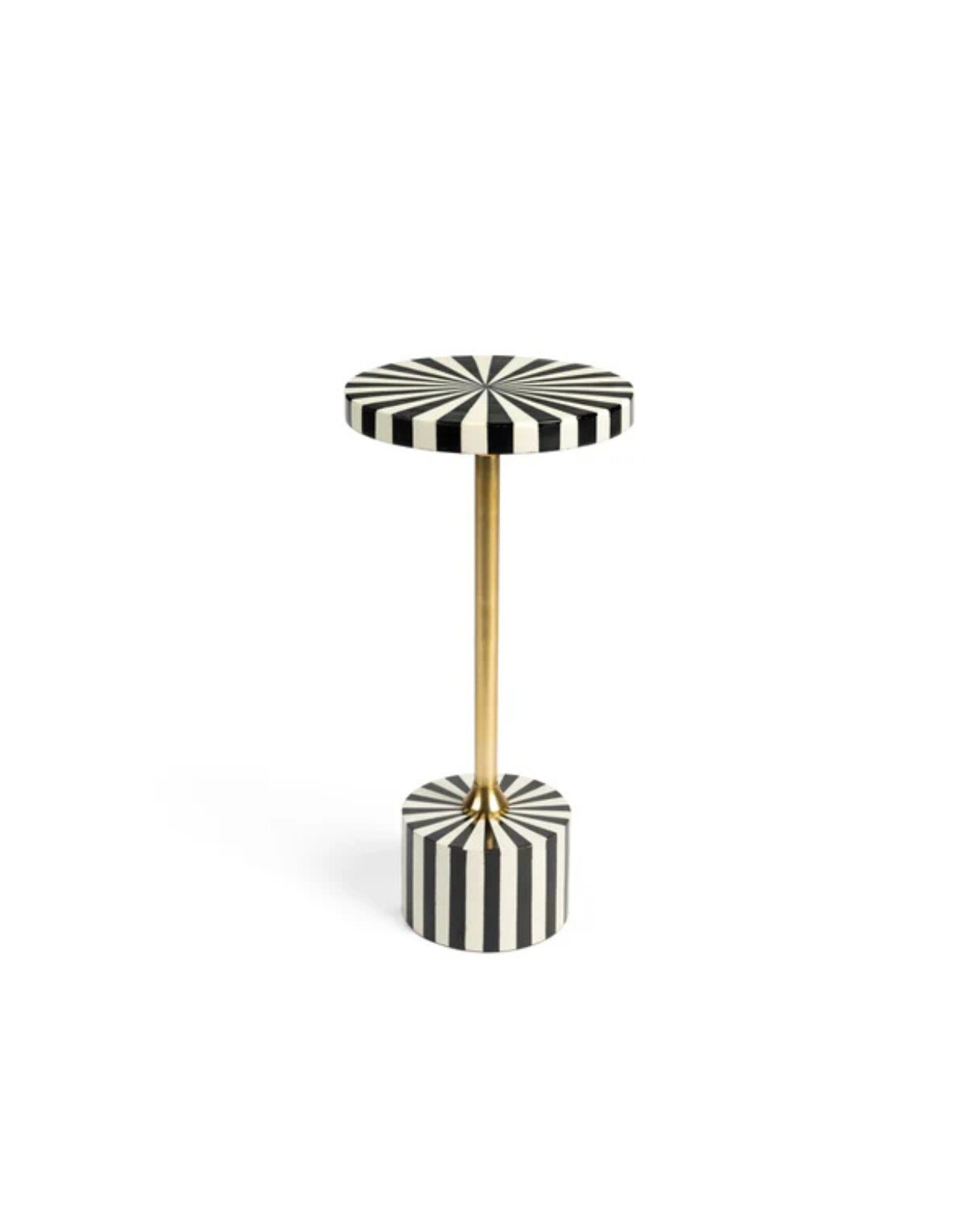 Bijzettafel Strike Lucky van Bold Monkey, aluminium en hars, 24x50 cm (Øxh) € 159,- (shop.vtwonen.nl) vtwonen