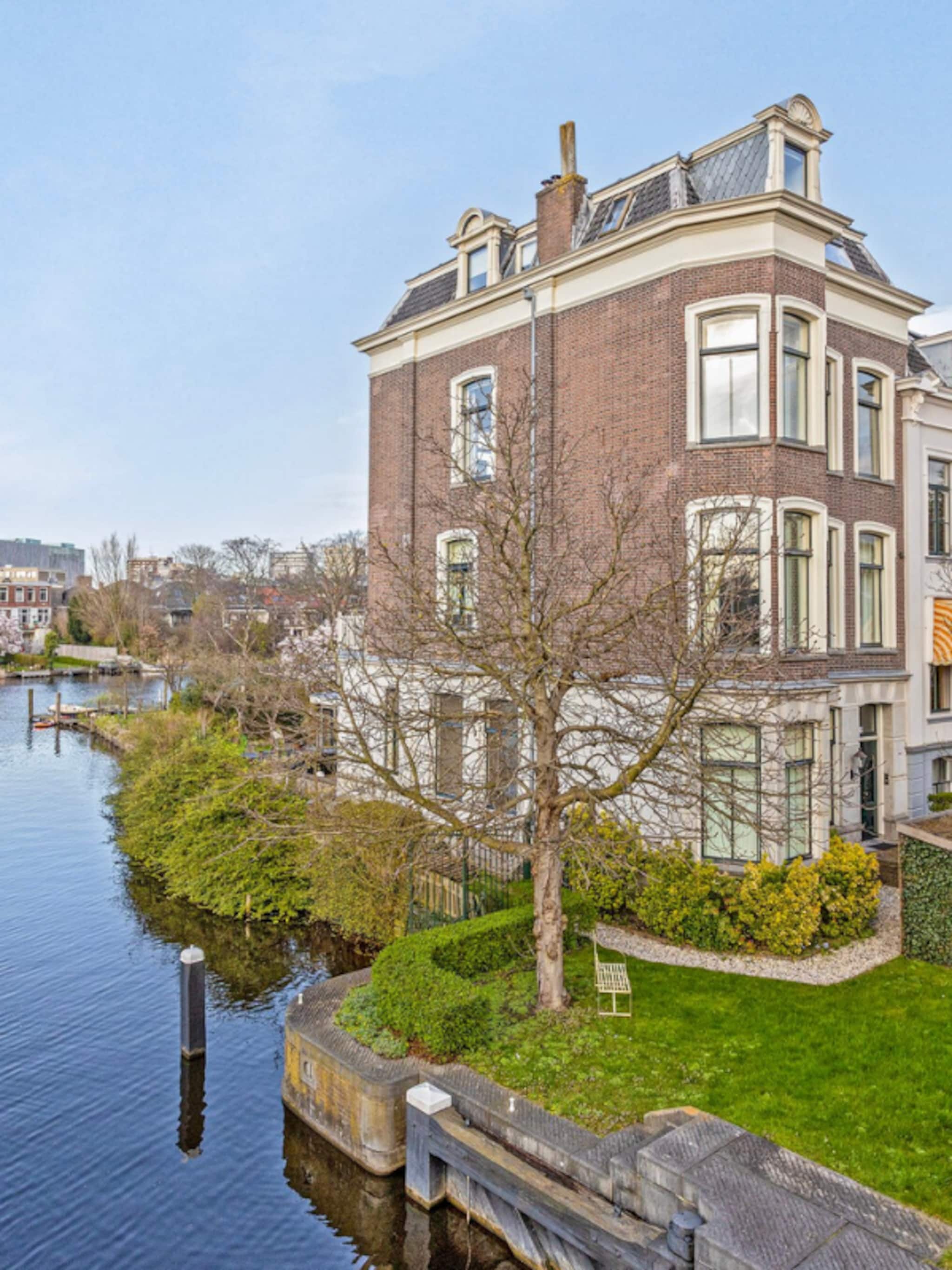 funda parel statig herenhuis in leiden