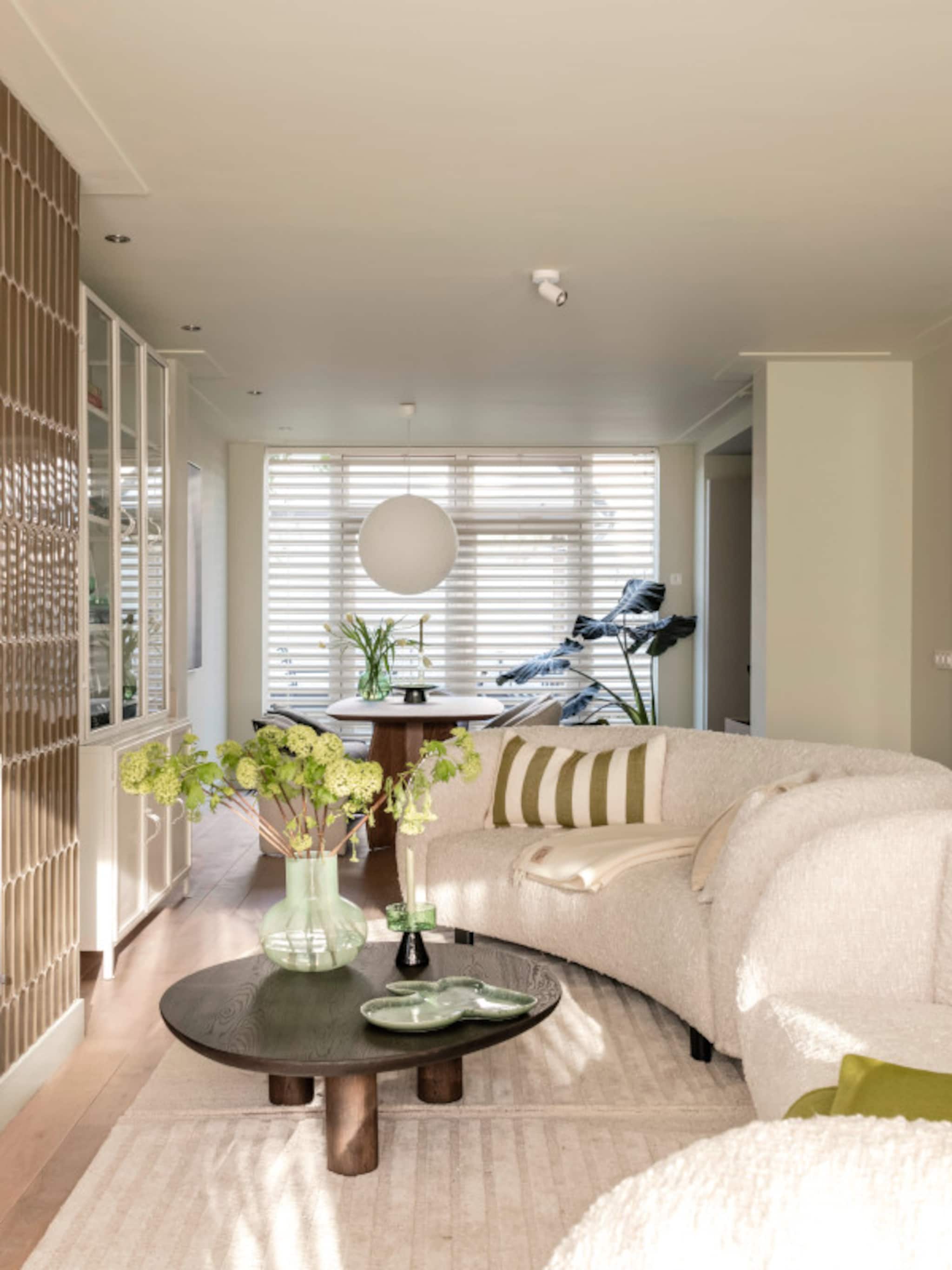 haal de lente in huis zo pak je uit met kleur en statementpieces
