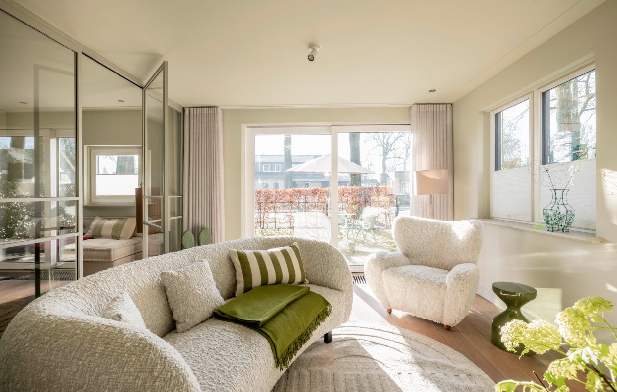 haal de lente in huis zo pak je uit met kleur en statementpieces