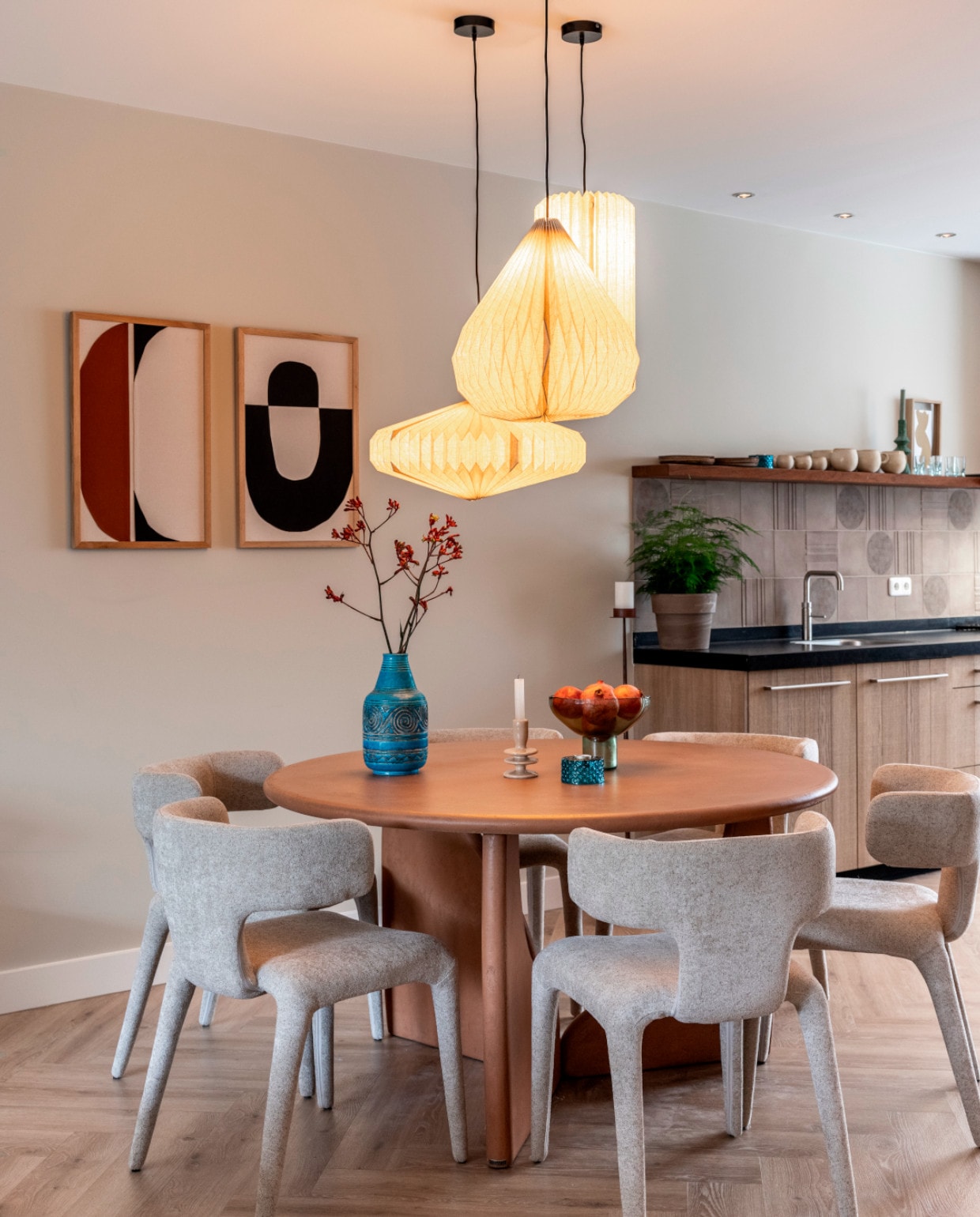 haal de lente in huis zo pak je uit met kleur en statementpieces