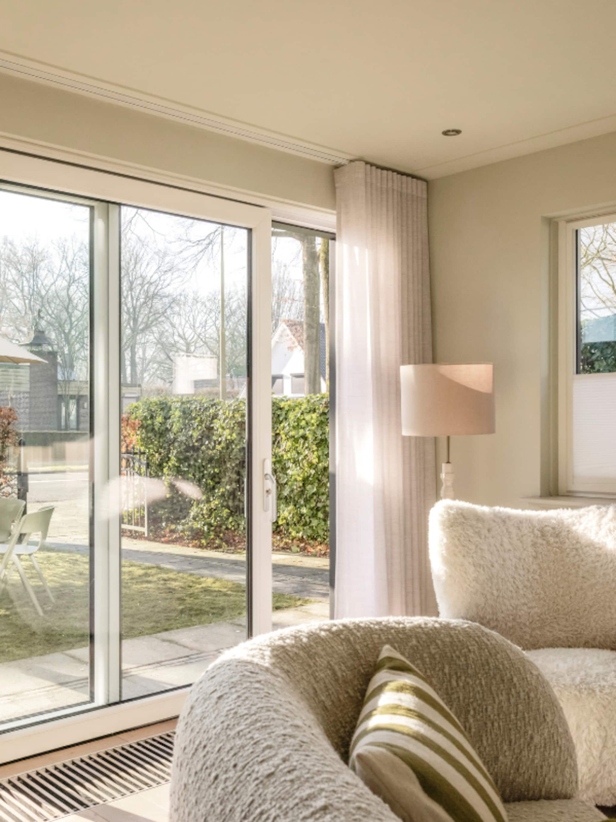 meer daglicht in huis met deze isolerende kozijnen verbind je binnen met buiten