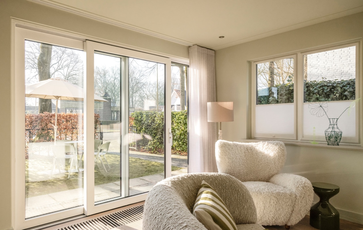meer daglicht in huis met deze isolerende kozijnen verbind je binnen met buiten