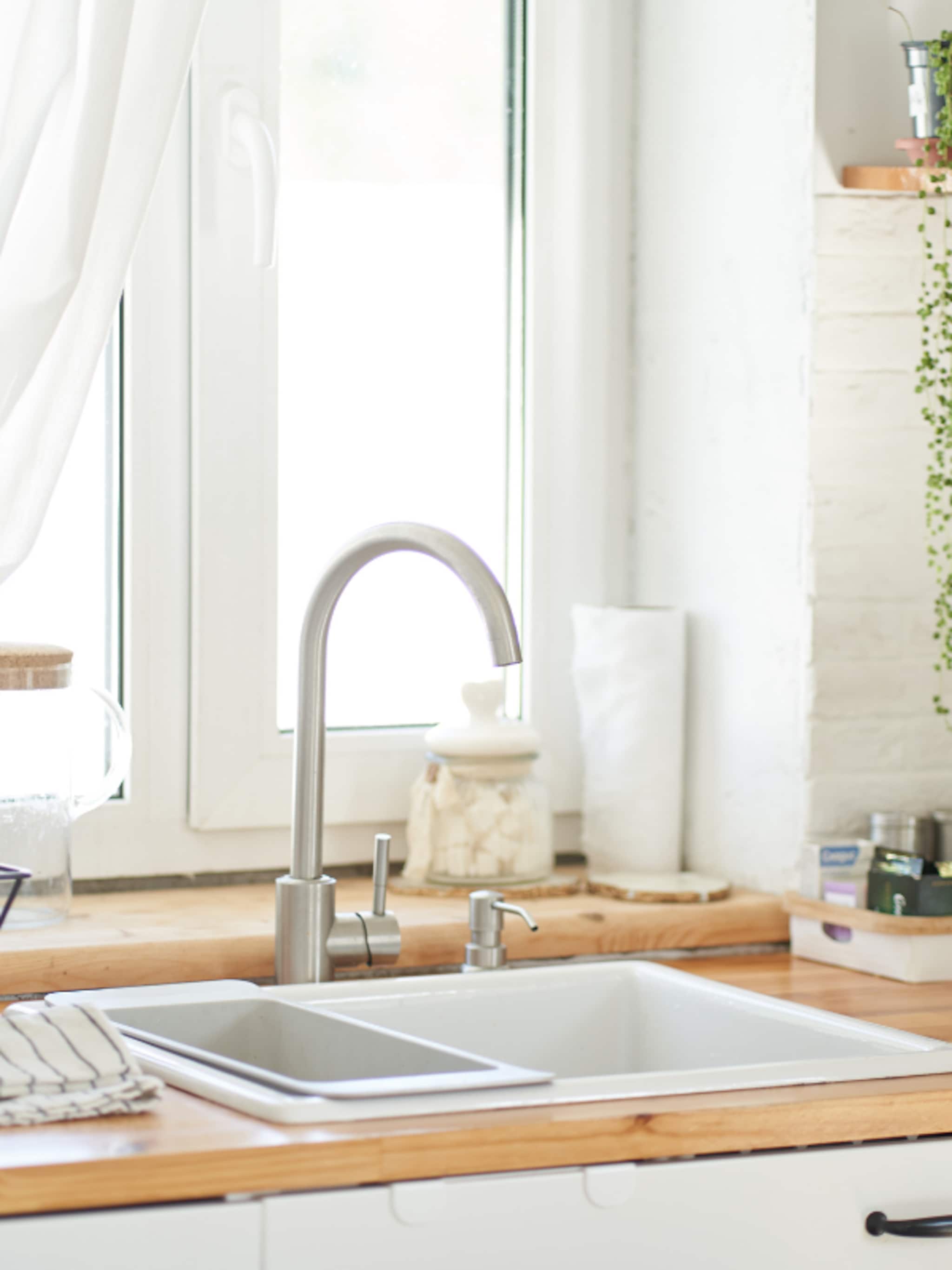 waterballet in huis liever niet 5 tips om waterschade te voorkomen