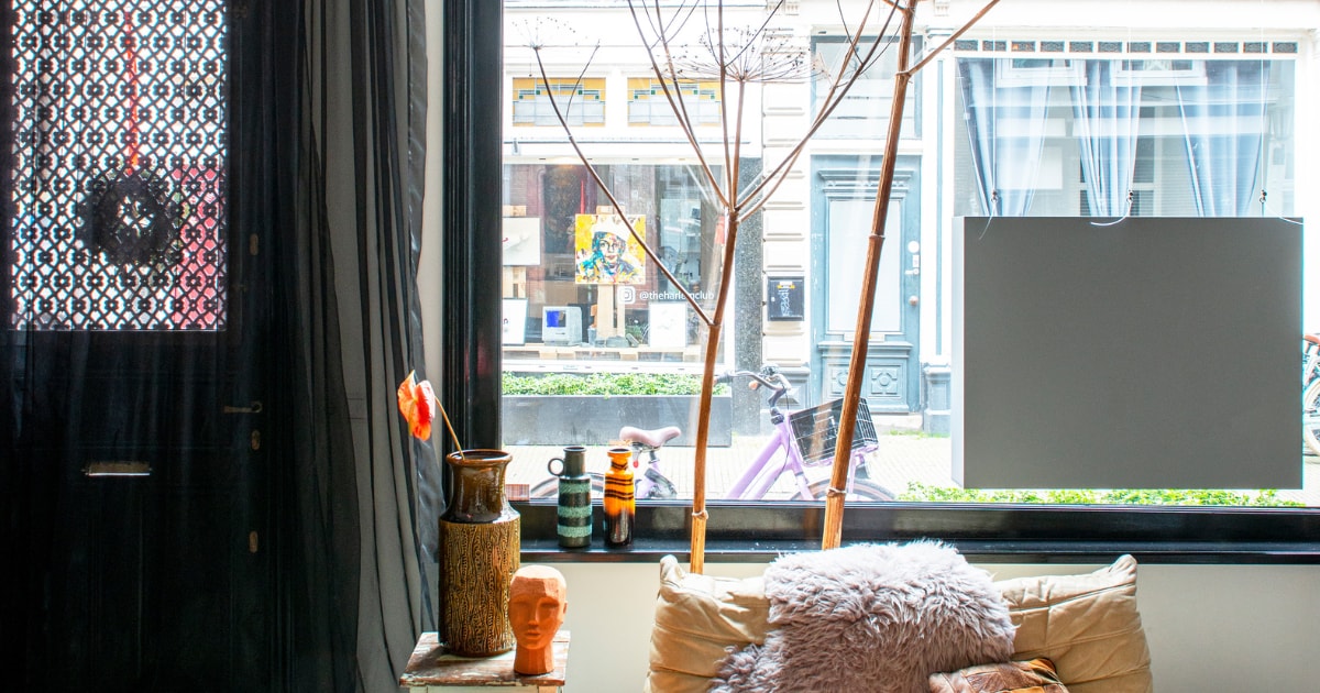 Binnenkijken in een voormalige slagerij in Haarlem: ‘Waar nu onze keuken zit, maakte de slager de ka