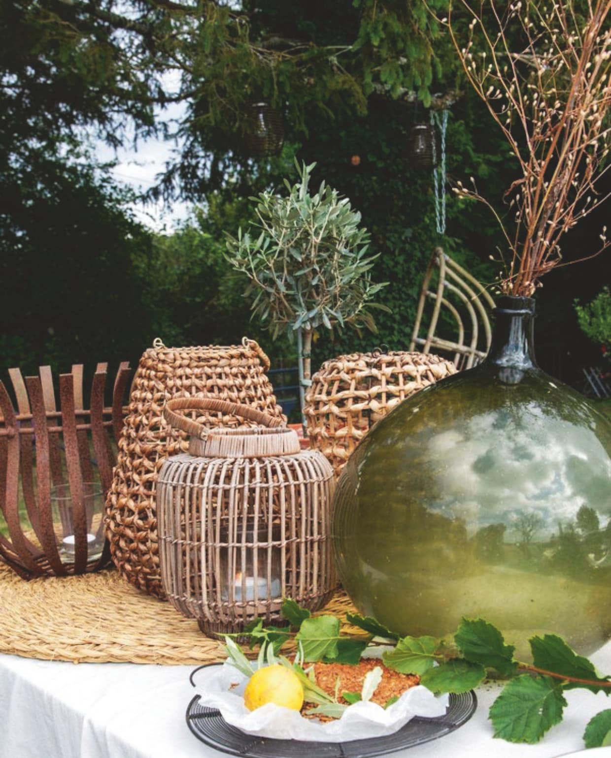 De grote gistfles stond al in huis. vtwonen Landelijk 2-2025 | styling Peet Styling! | fotografie Joyce Vloet | tekst Marie Masureel