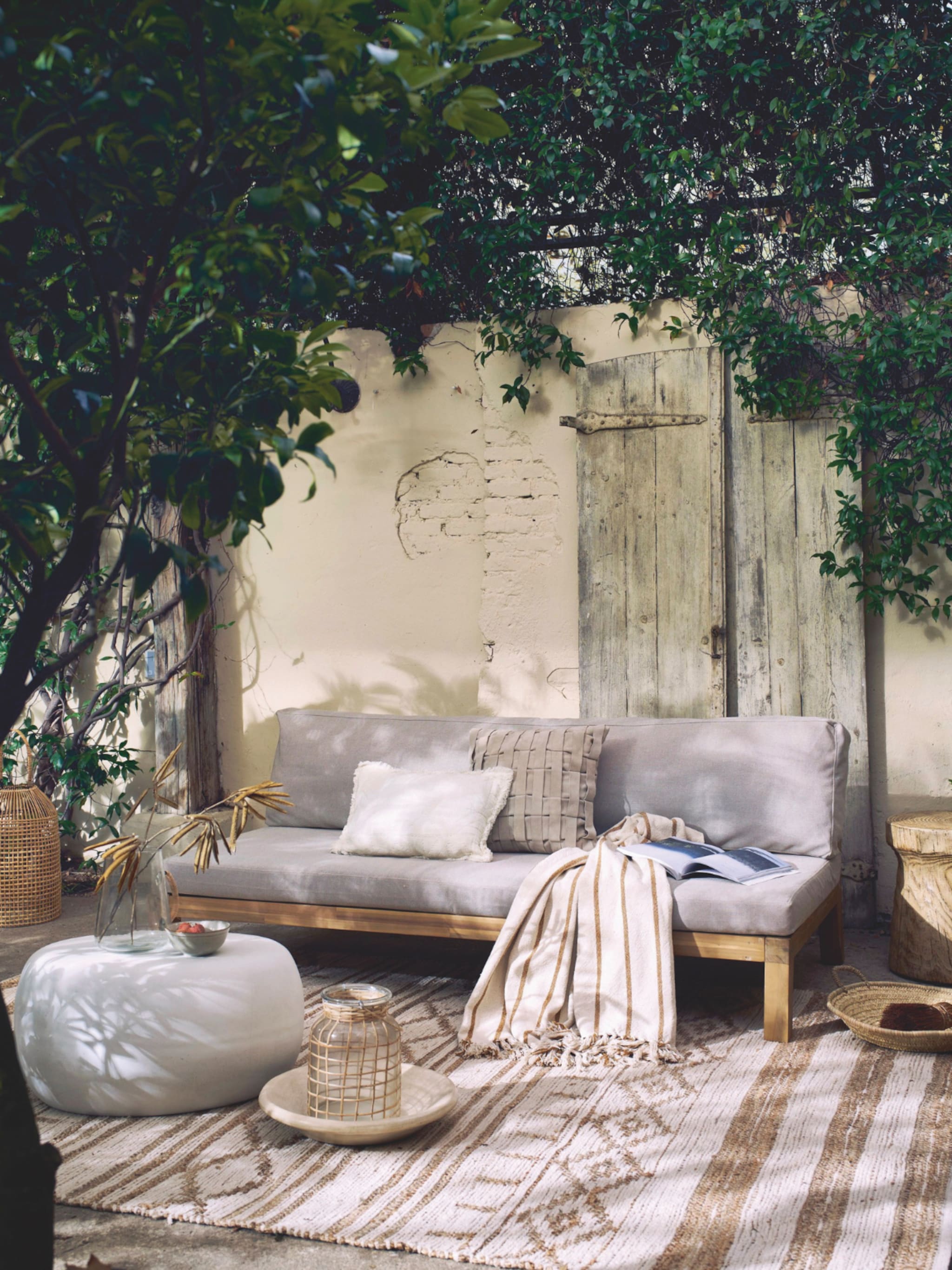 de route naar de landelijke tuin waar je van droomt